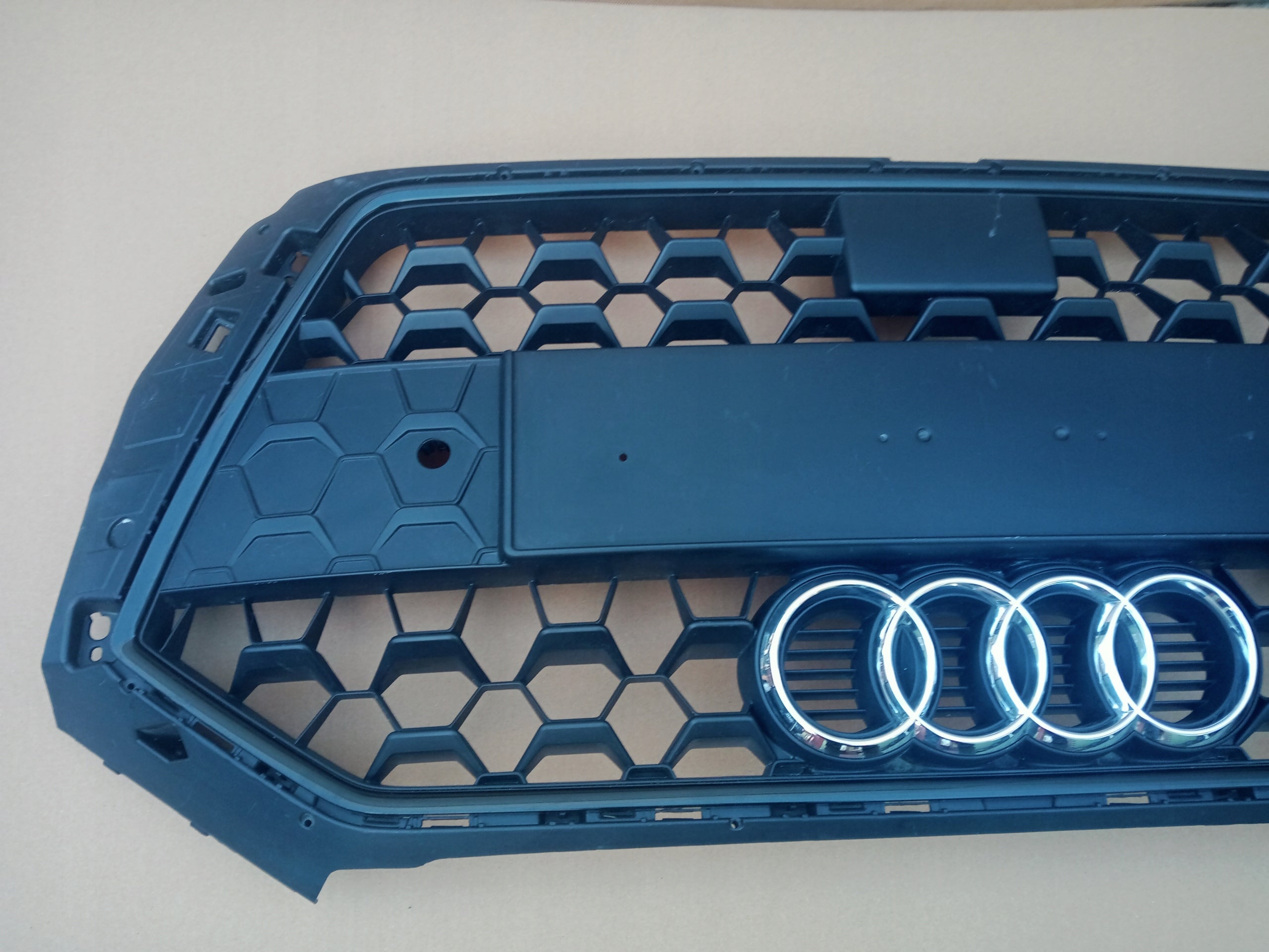 Kühlergrill Audi A8 A1 82A FRONTGRILL 82A853651B Kühlergitter