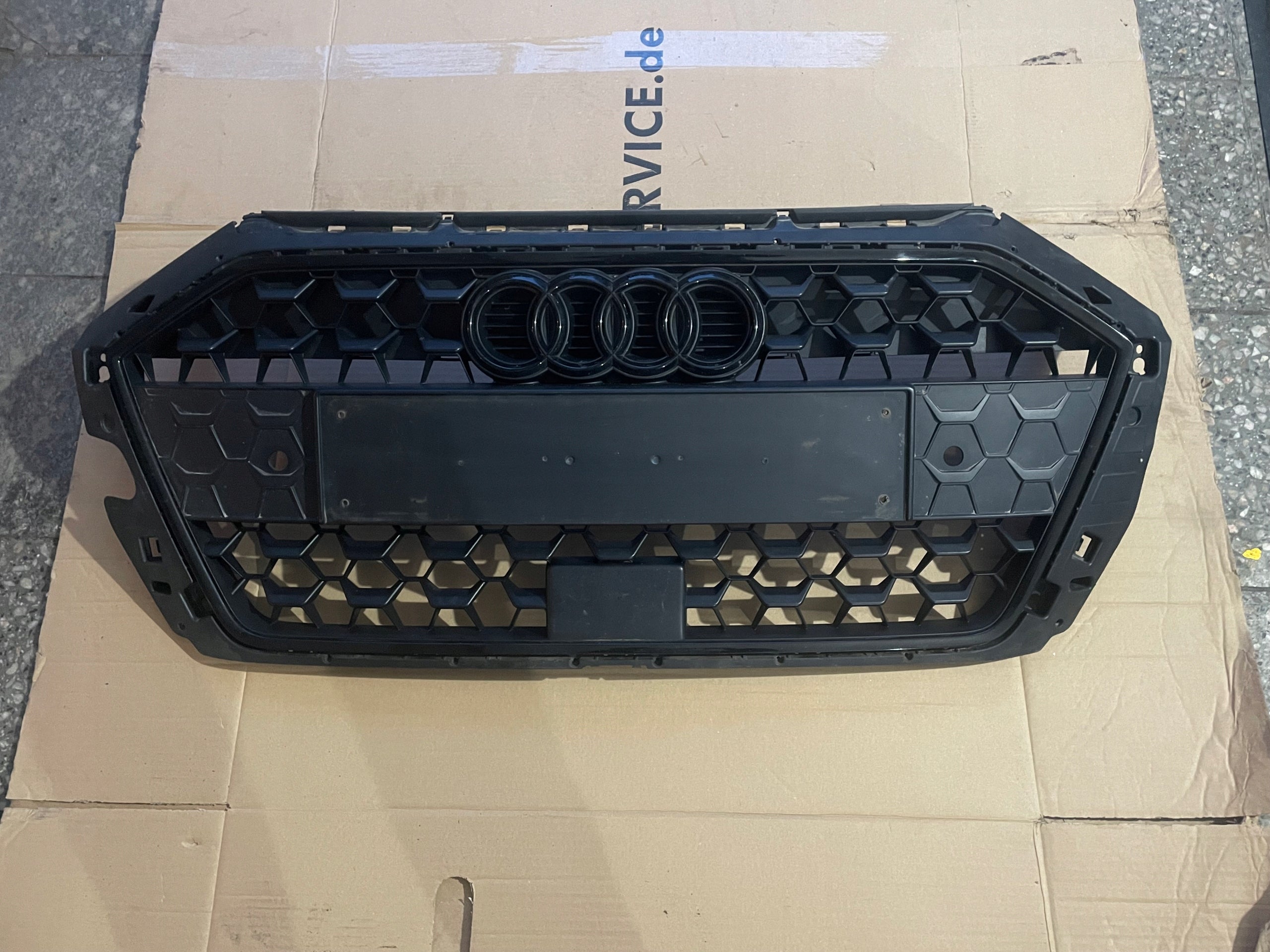  Kühlergrill Audi A1 A8 S1 FRONTGRILL 82A85365182 Kühlergitter product image