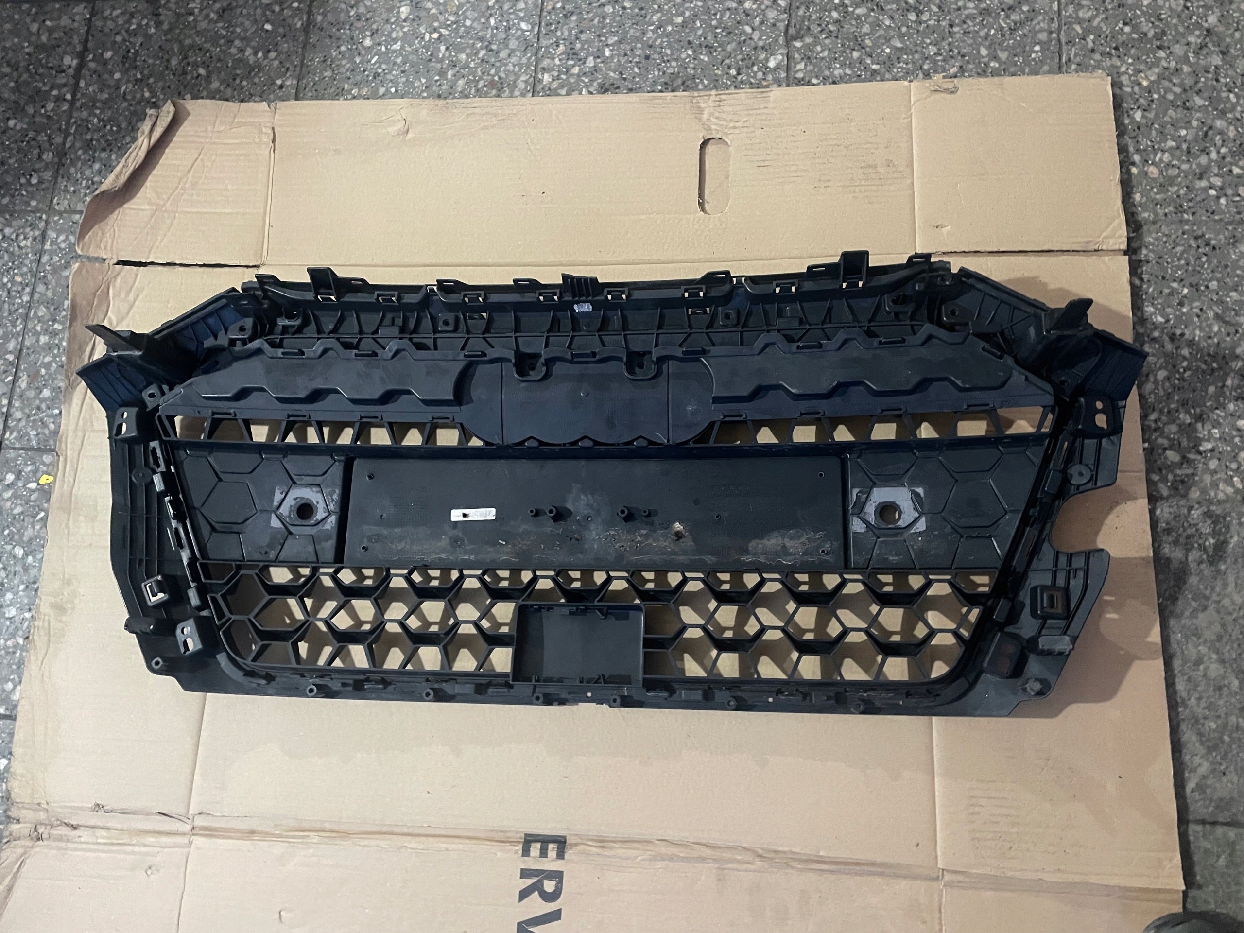 Kühlergrill Audi A1 A8 S1 FRONTGRILL 82A85365182 Kühlergitter