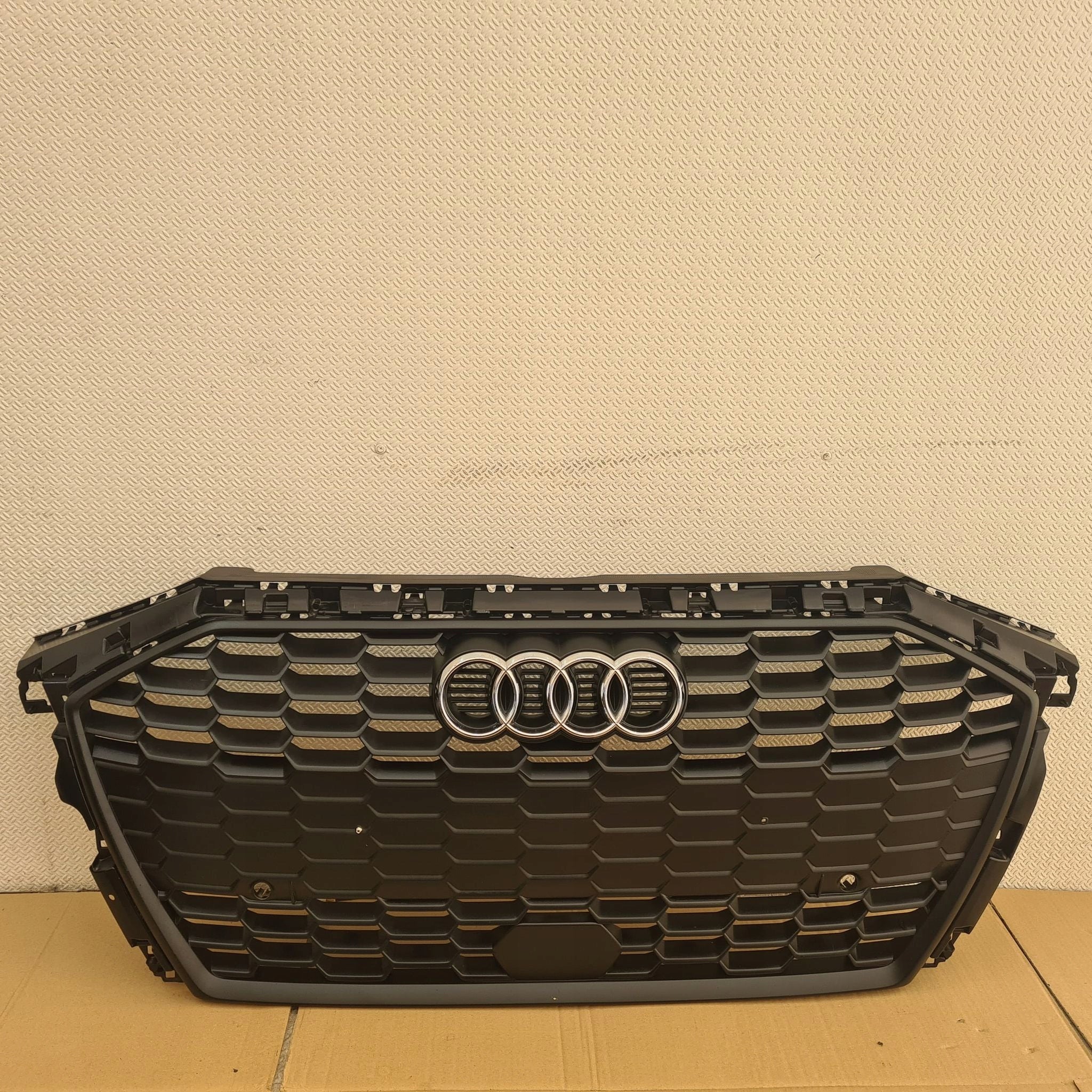 Kühlergrill Audi A3 8Y0 FRONTGRILL 8Y0853651 Kühlergitter