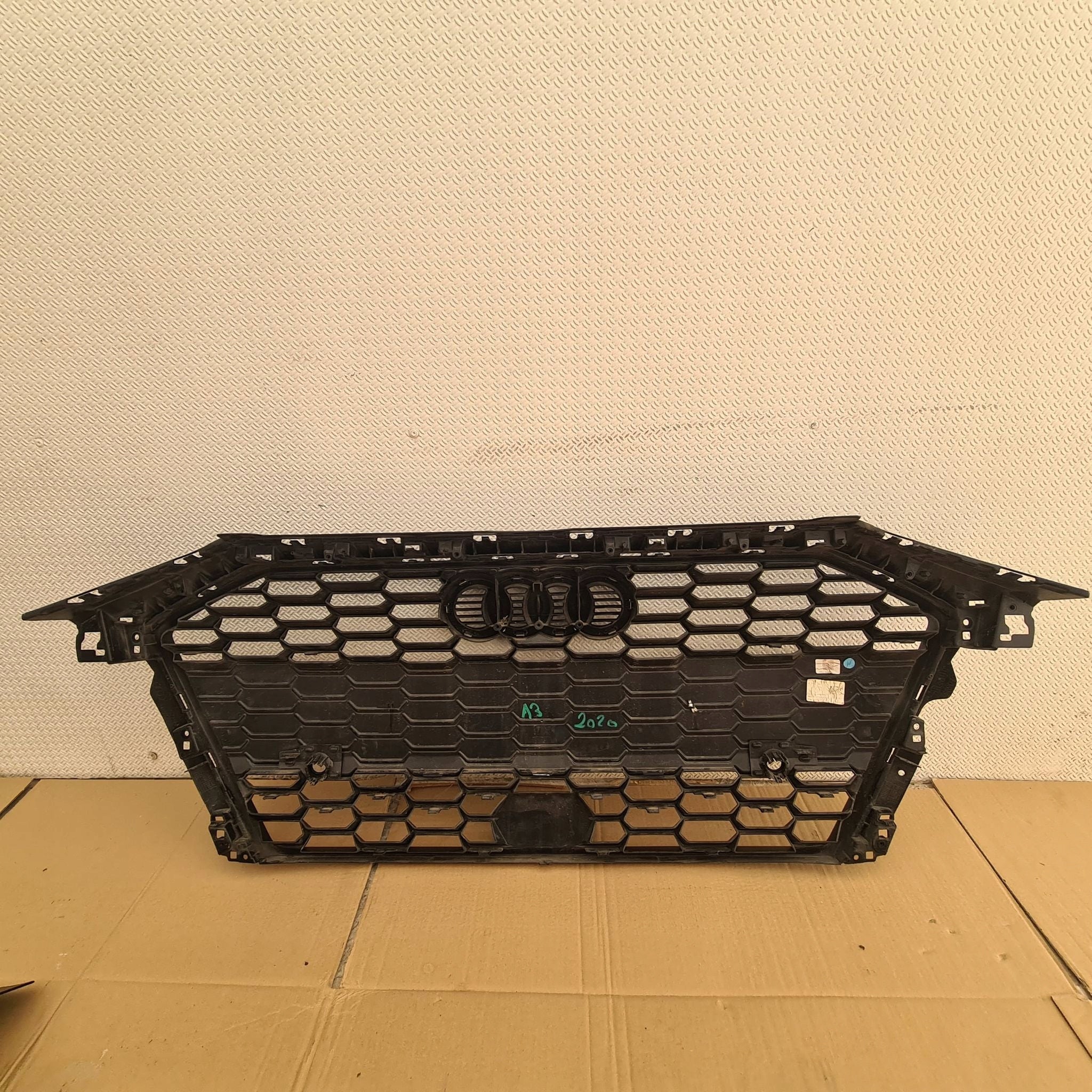 Kühlergrill Audi A3 8Y0 FRONTGRILL 8Y0853651 Kühlergitter