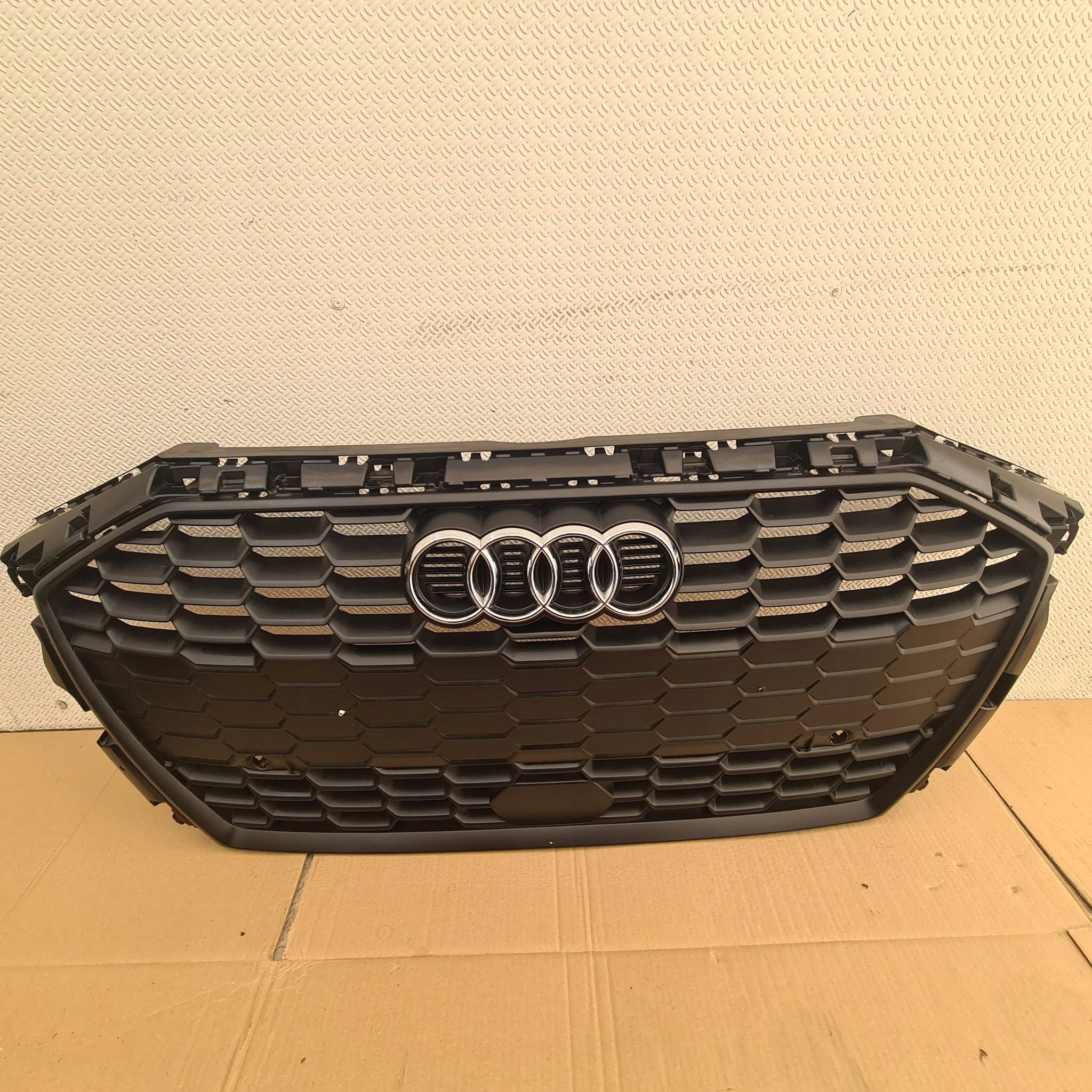 Kühlergrill Audi A3 8Y0 FRONTGRILL 8Y0853651 Kühlergitter