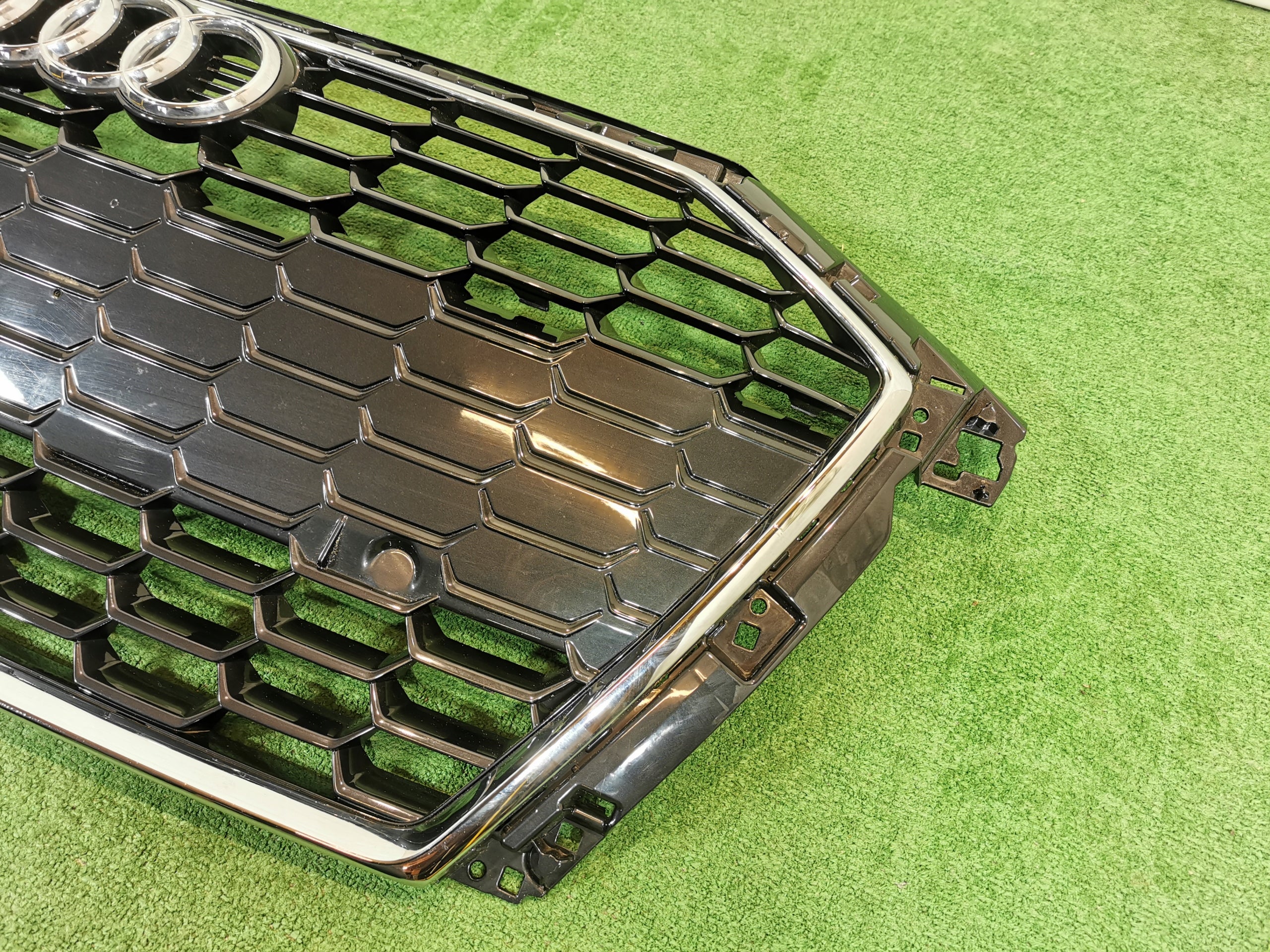 Kühlergrill Audi A3 8Y0 FRONTGRILL 8Y0853651A Kühlergitter