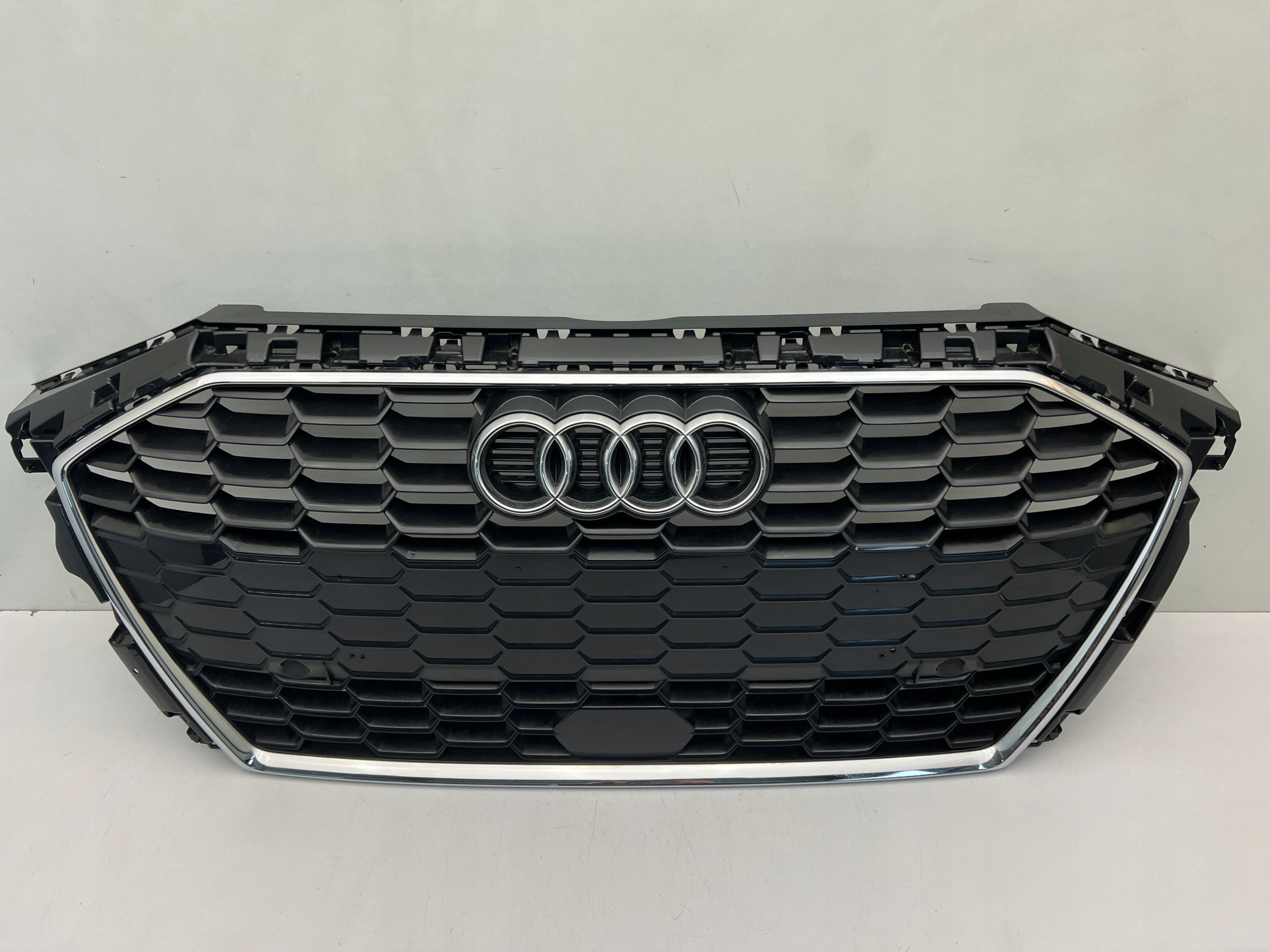 Kühlergrill Audi A3 FRONTGRILL 8Y0853651A Kühlergitter