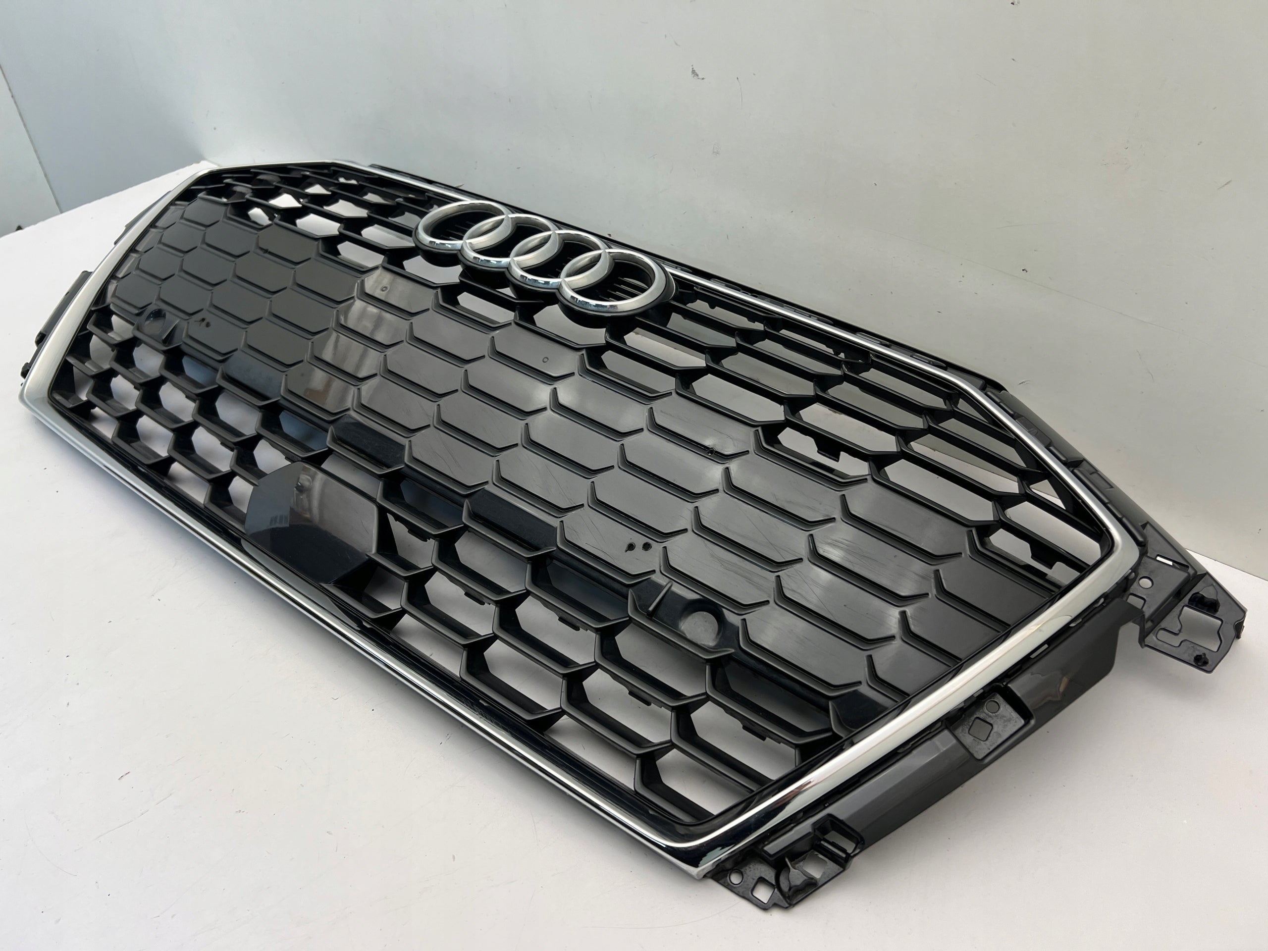 Kühlergrill Audi A3 FRONTGRILL 8Y0853651A Kühlergitter