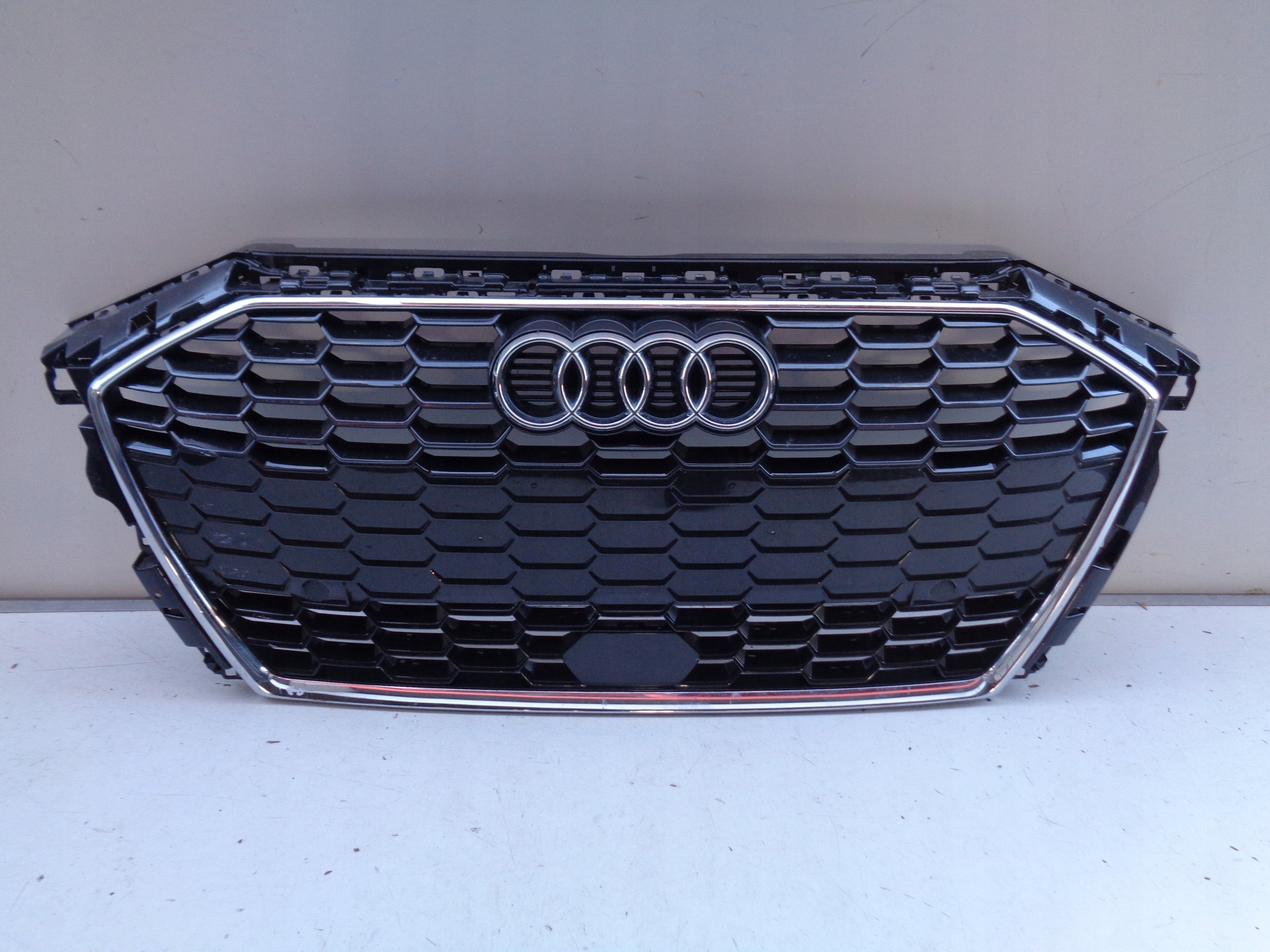 Kühlergrill Audi A3 8Y0 FRONTGRILL 8Y0853651B8 Kühlergitter