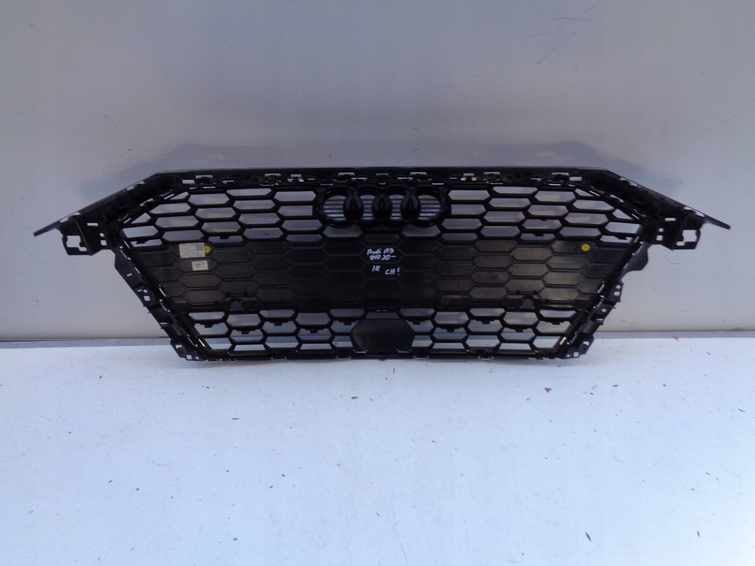 Kühlergrill Audi A3 8Y0 FRONTGRILL 8Y0853651B8 Kühlergitter