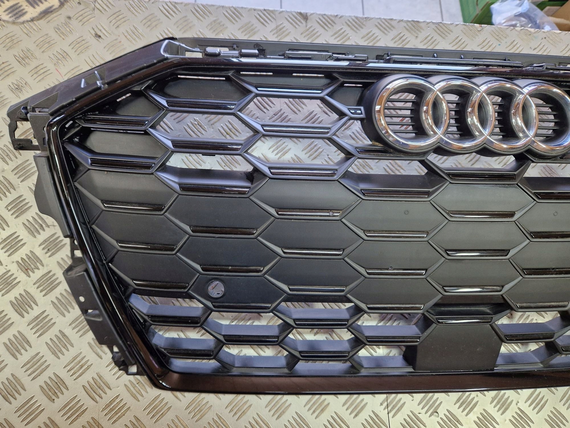 Kühlergrill Audi A3 8Y0 FRONTGRILL 8Y0853651B Kühlergitter