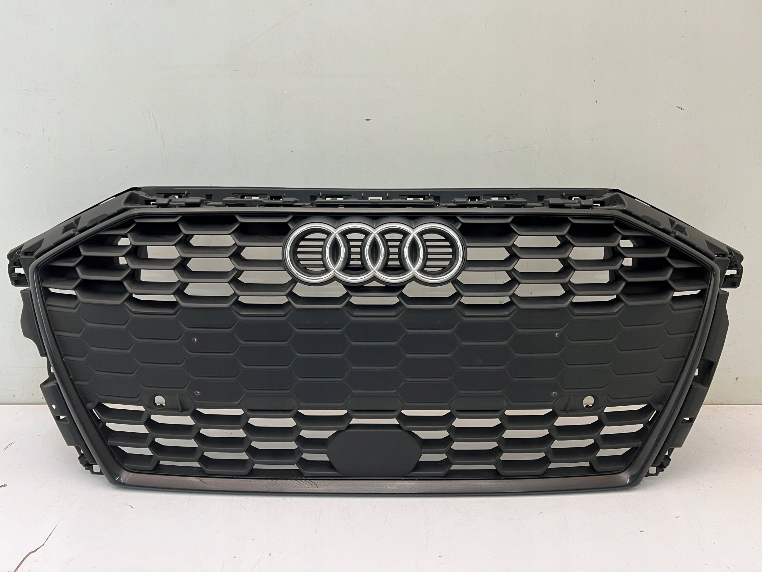  Kühlergrill Audi A3 FRONTGRILL 8Y0853651B8 Kühlergitter product image