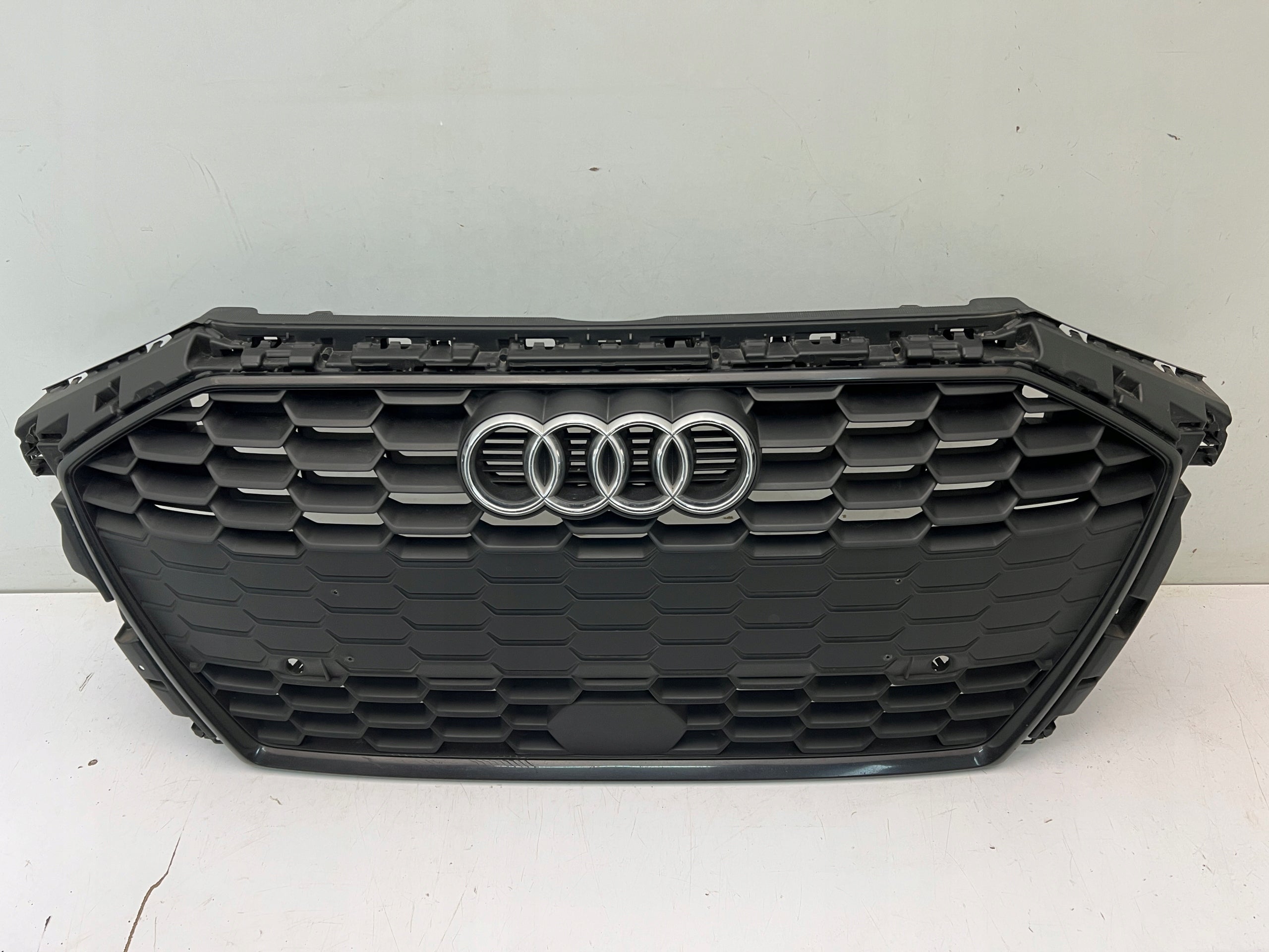 Kühlergrill Audi A3 FRONTGRILL 8Y0853651B8 Kühlergitter