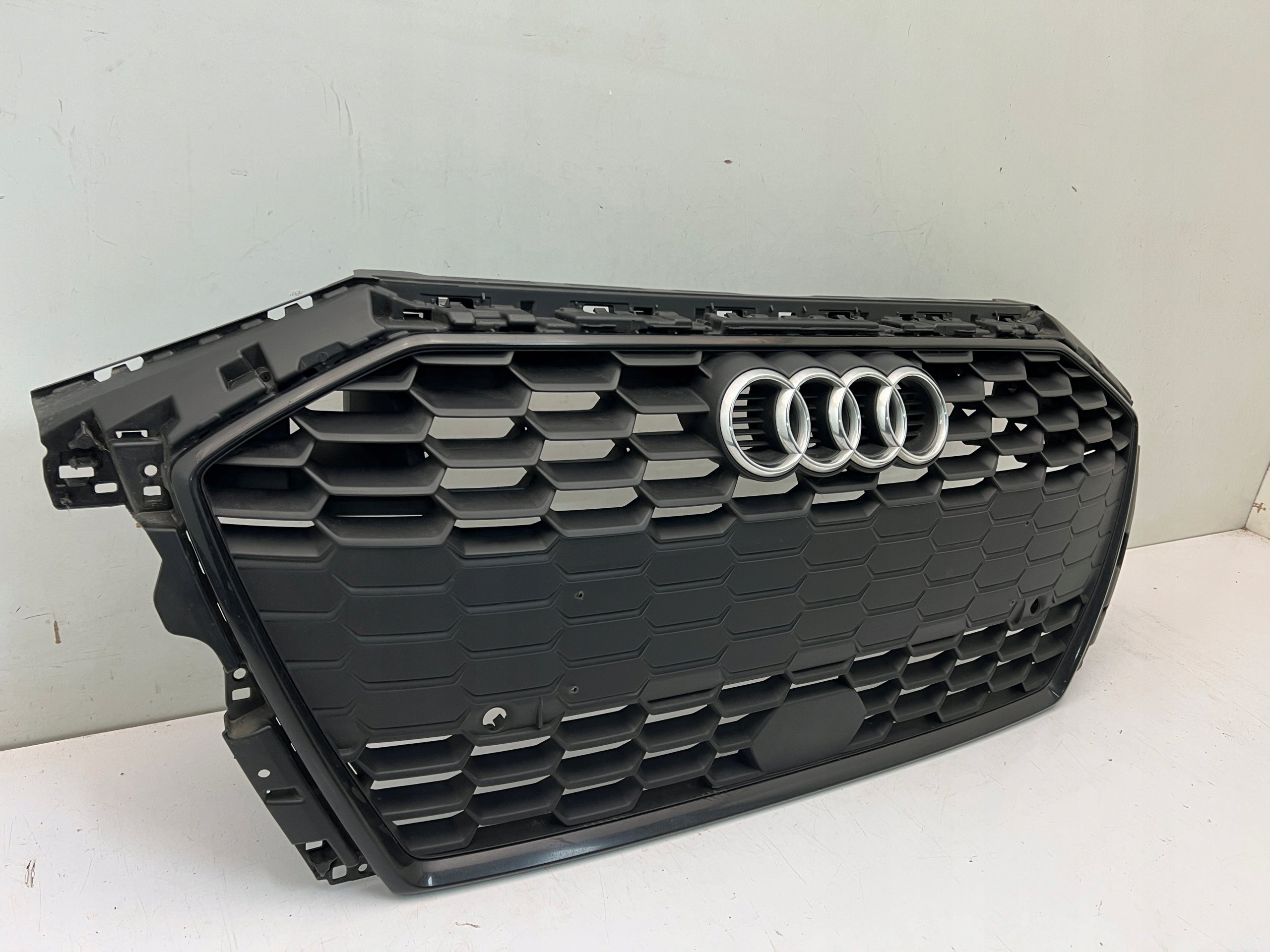 Kühlergrill Audi A3 FRONTGRILL 8Y0853651B8 Kühlergitter