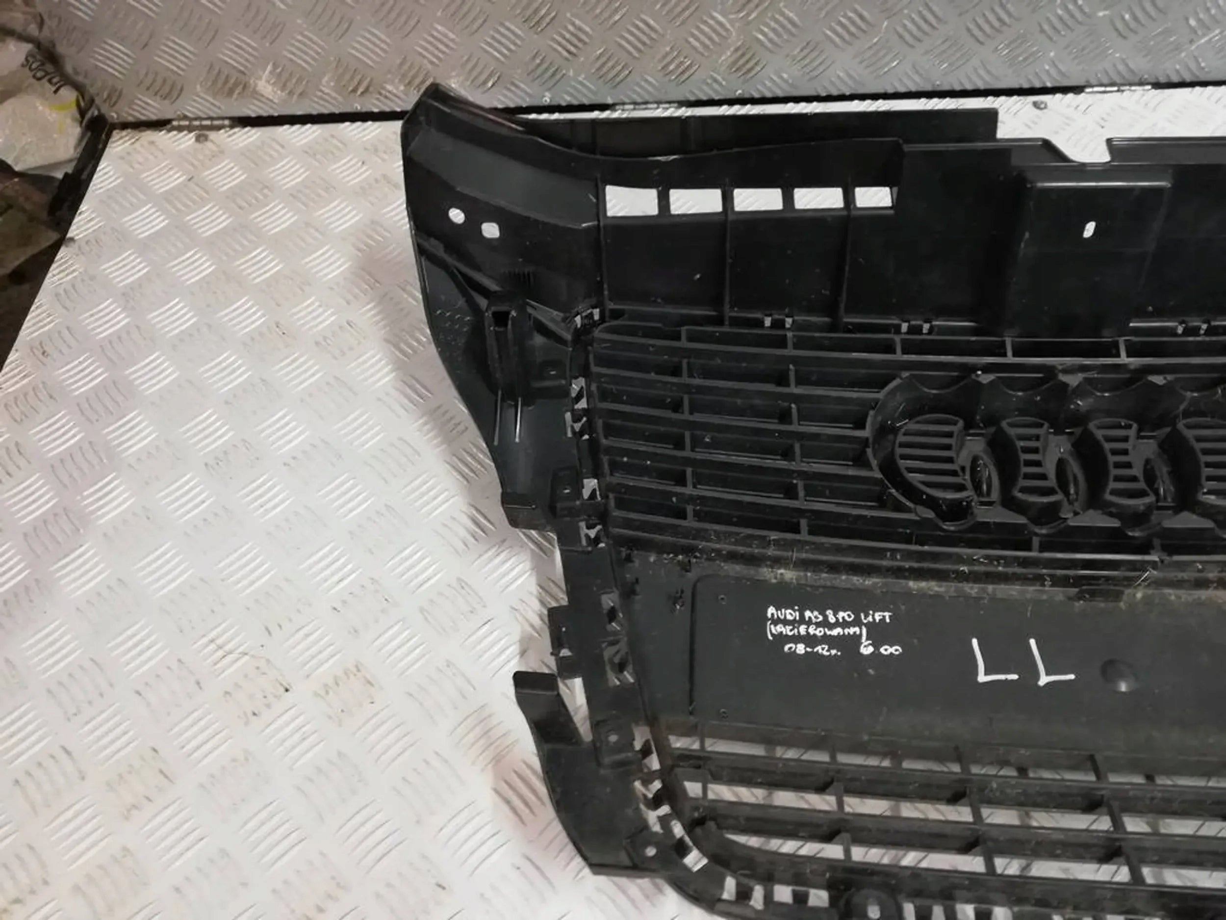 Kühlergrill Audi A3 8P FRONTGRILL 8P0853651F8 Kühlergitter