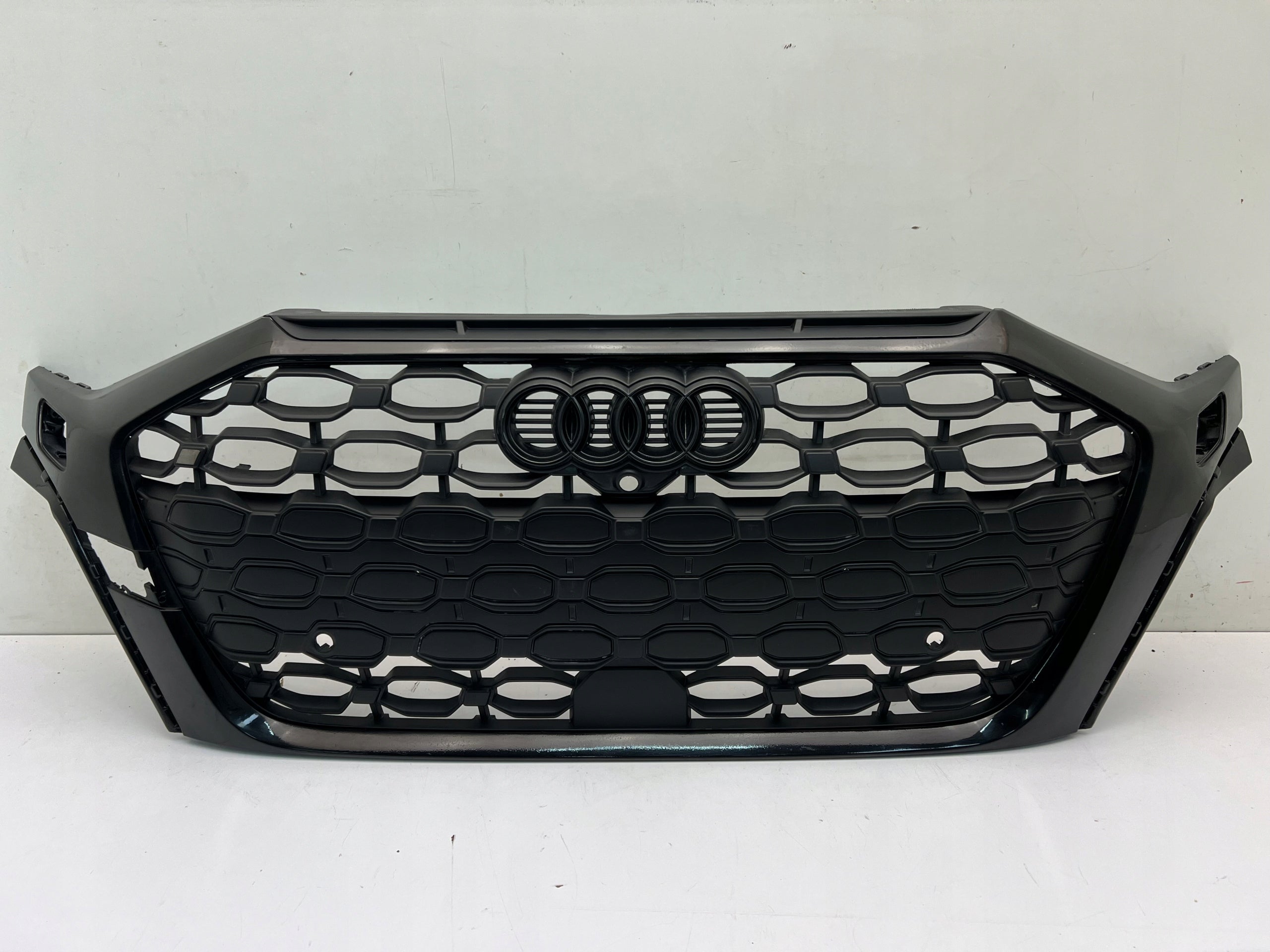 Kühlergrill Audi AM RS3 A3 8Y FRONTGRILL 8Y0807725 Kühlergitter