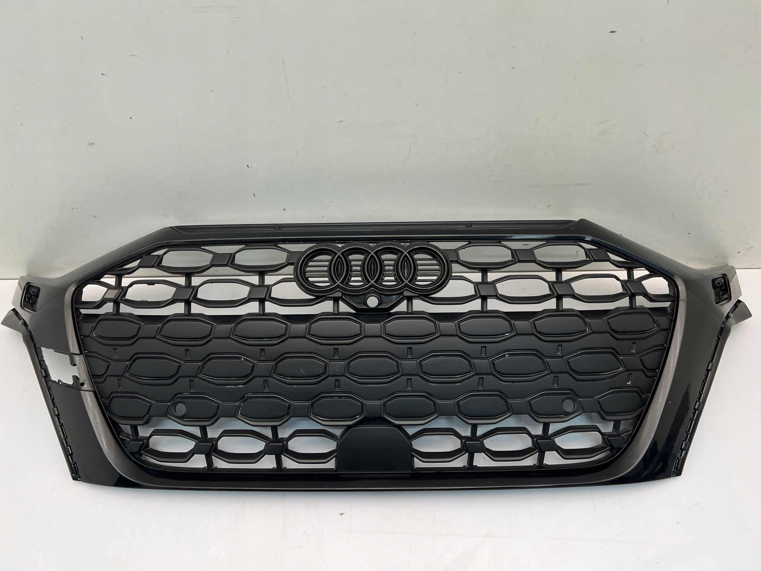 Kühlergrill Audi AM RS3 A3 8Y FRONTGRILL 8Y0807725 Kühlergitter