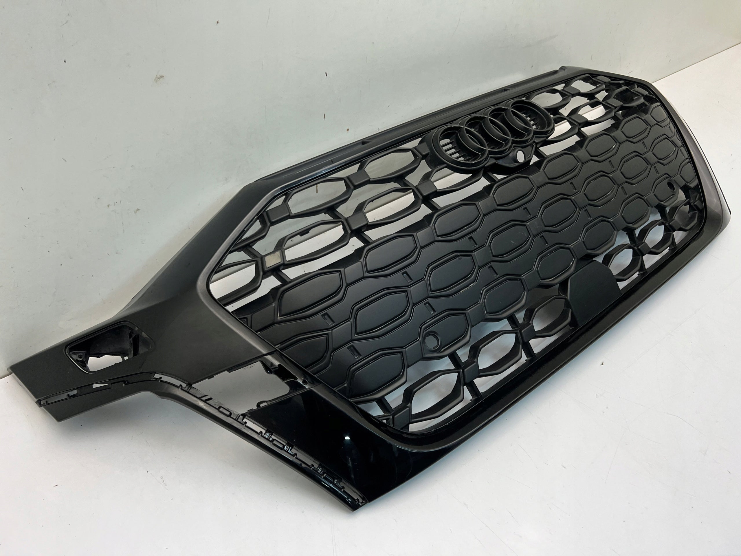 Kühlergrill Audi AM RS3 A3 8Y FRONTGRILL 8Y0807725 Kühlergitter