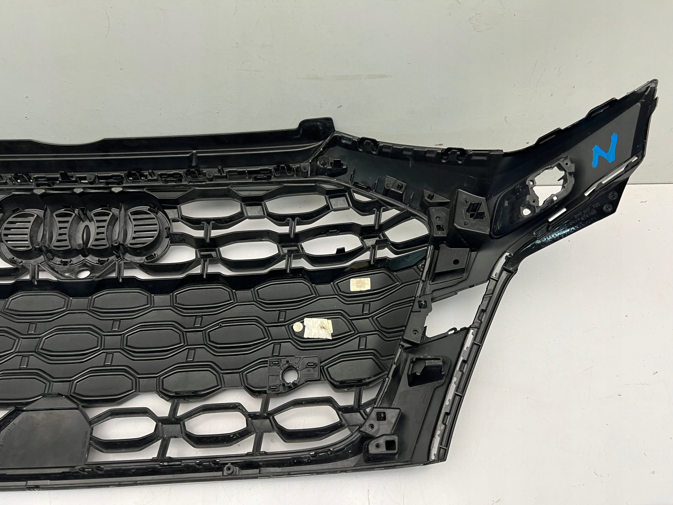 Kühlergrill Audi AM RS3 A3 8Y FRONTGRILL 8Y0807725 Kühlergitter