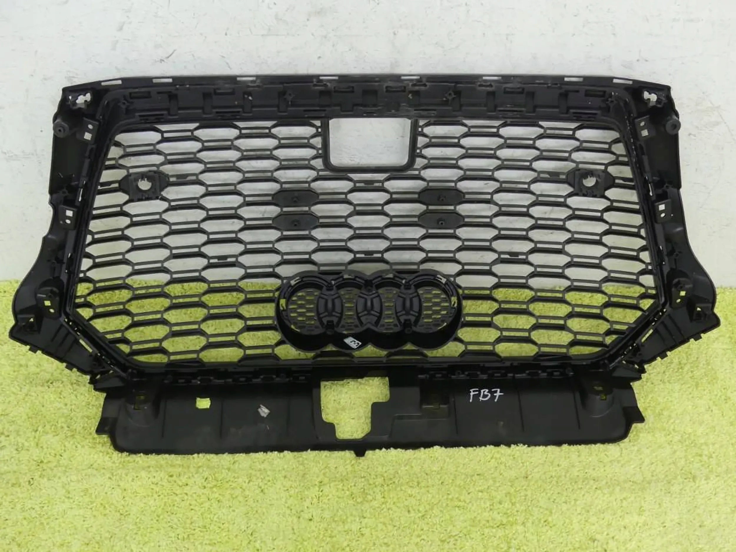 Kühlergrill Audi RS3 A3 8V TT FRONTGRILL 8V58536518V Kühlergitter