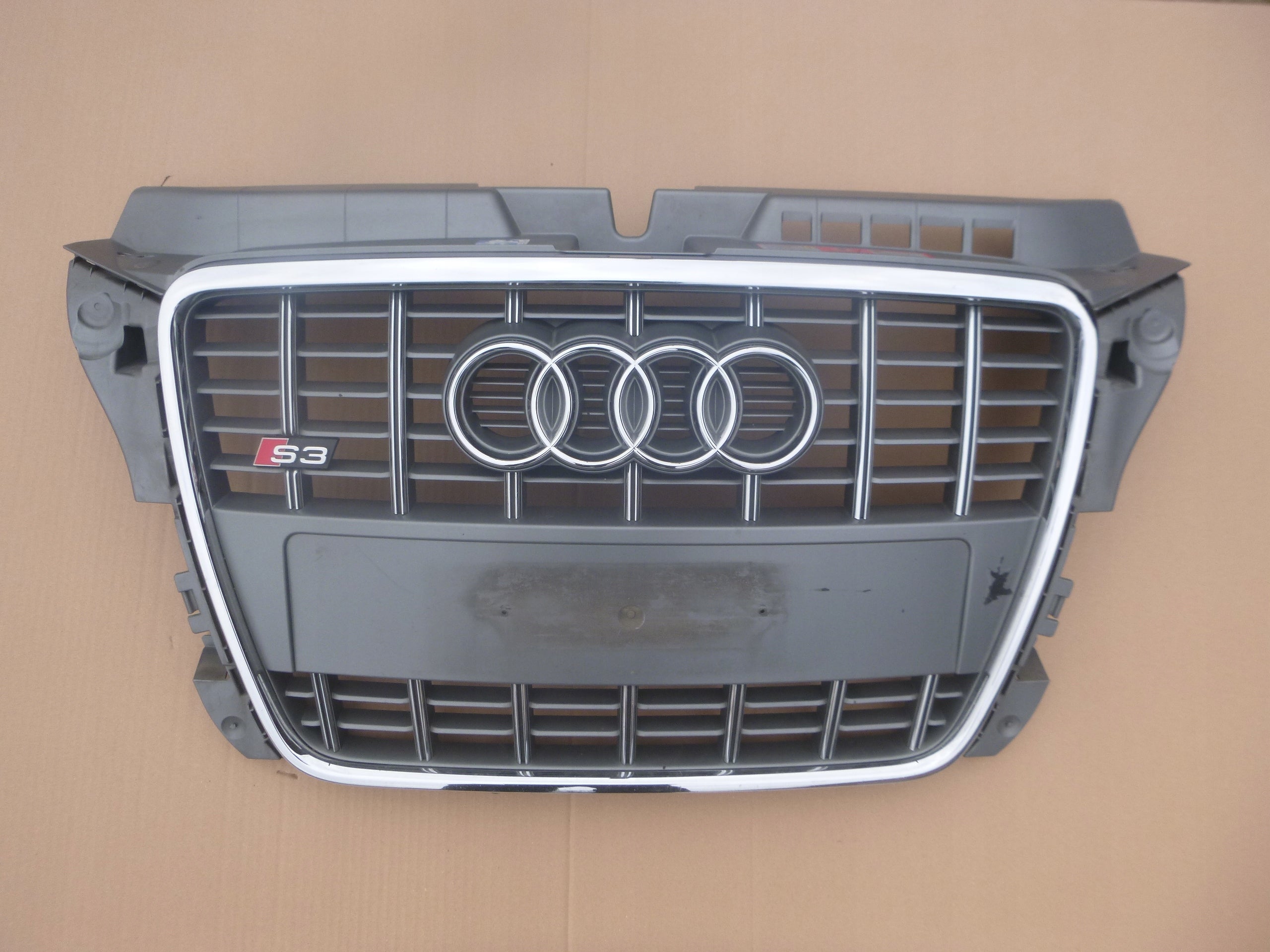 Kühlergrill Audi A3 S3 FRONTGRILL 8P0853651F8 Kühlergitter