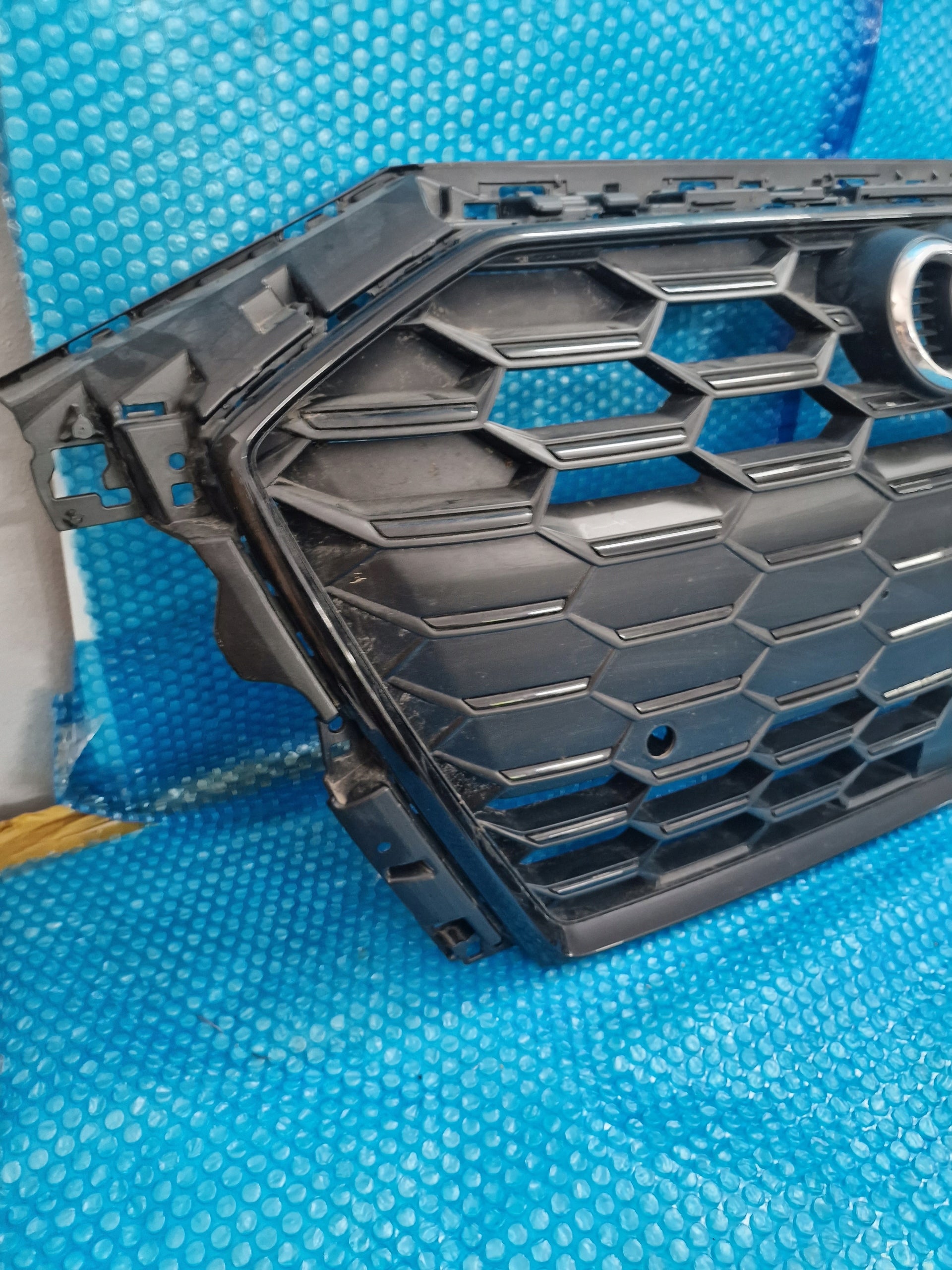 Kühlergrill Audi A3 S3 FRONTGRILL 8Y0853651C8 Kühlergitter