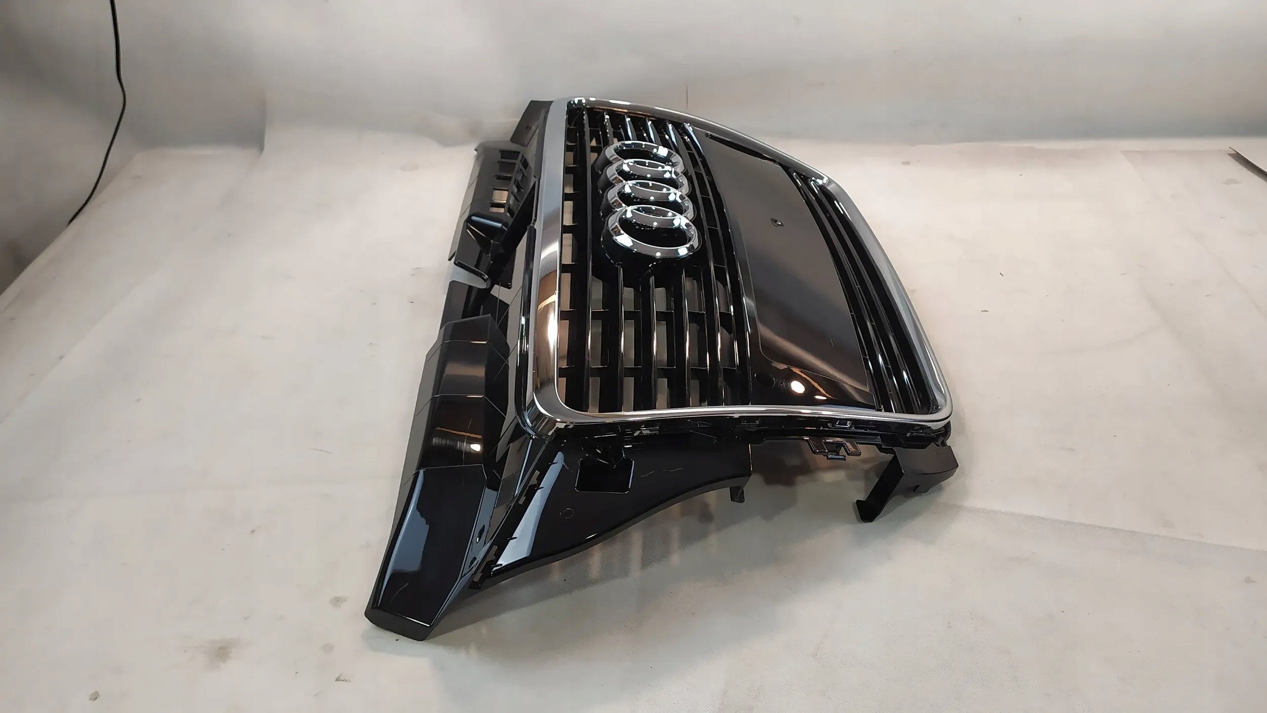 Kühlergrill Audi A3 S3 FRONTGRILL 8P0853651M8 Kühlergitter