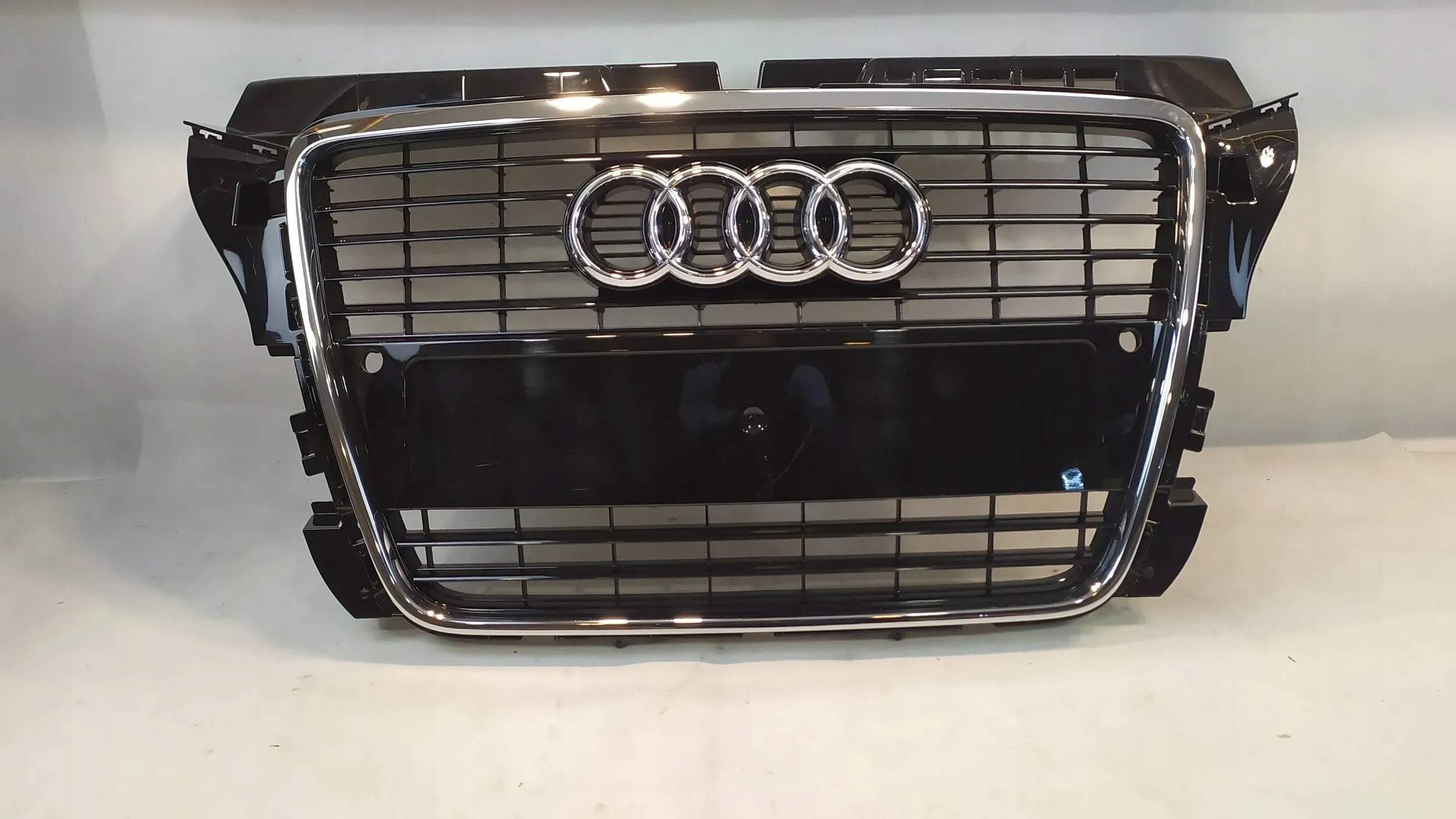 Kühlergrill Audi A3 S3 FRONTGRILL 8P0853651M8 Kühlergitter