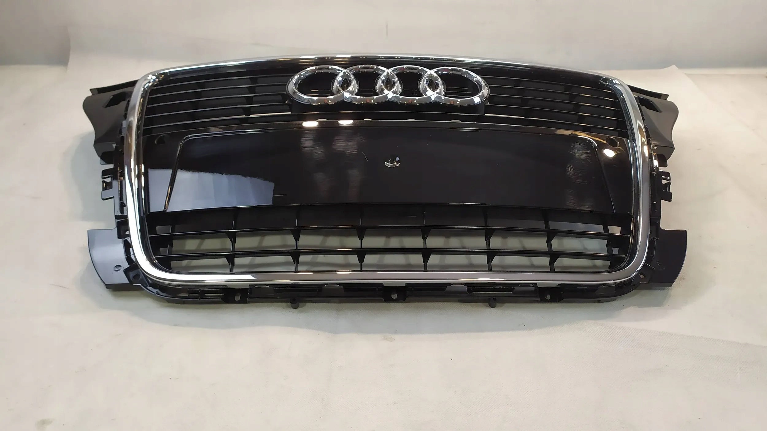 Kühlergrill Audi A3 S3 FRONTGRILL 8P0853651M8 Kühlergitter