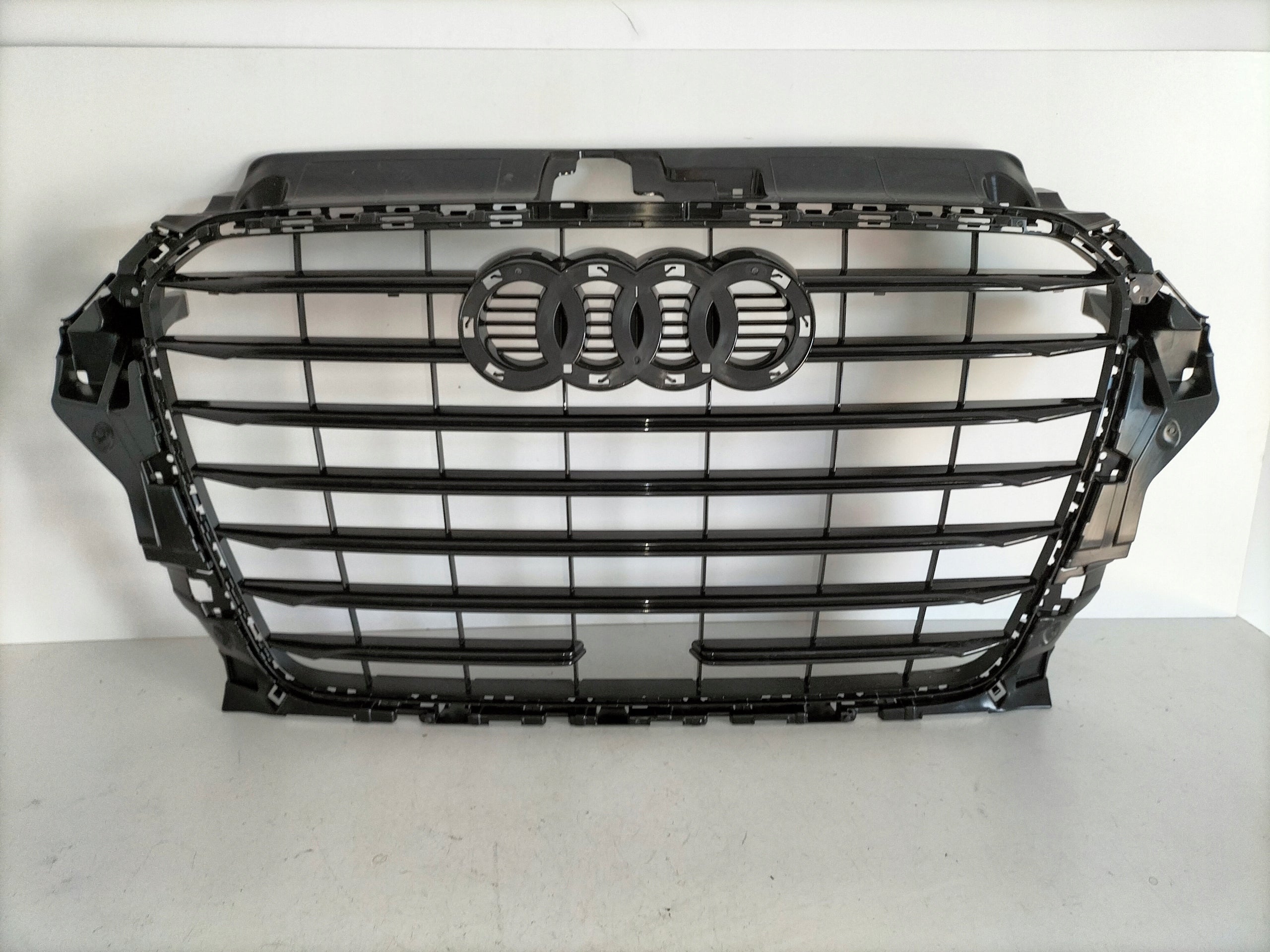 Kühlergrill Audi A3 S3 FRONTGRILL 8V5853651C Kühlergitter