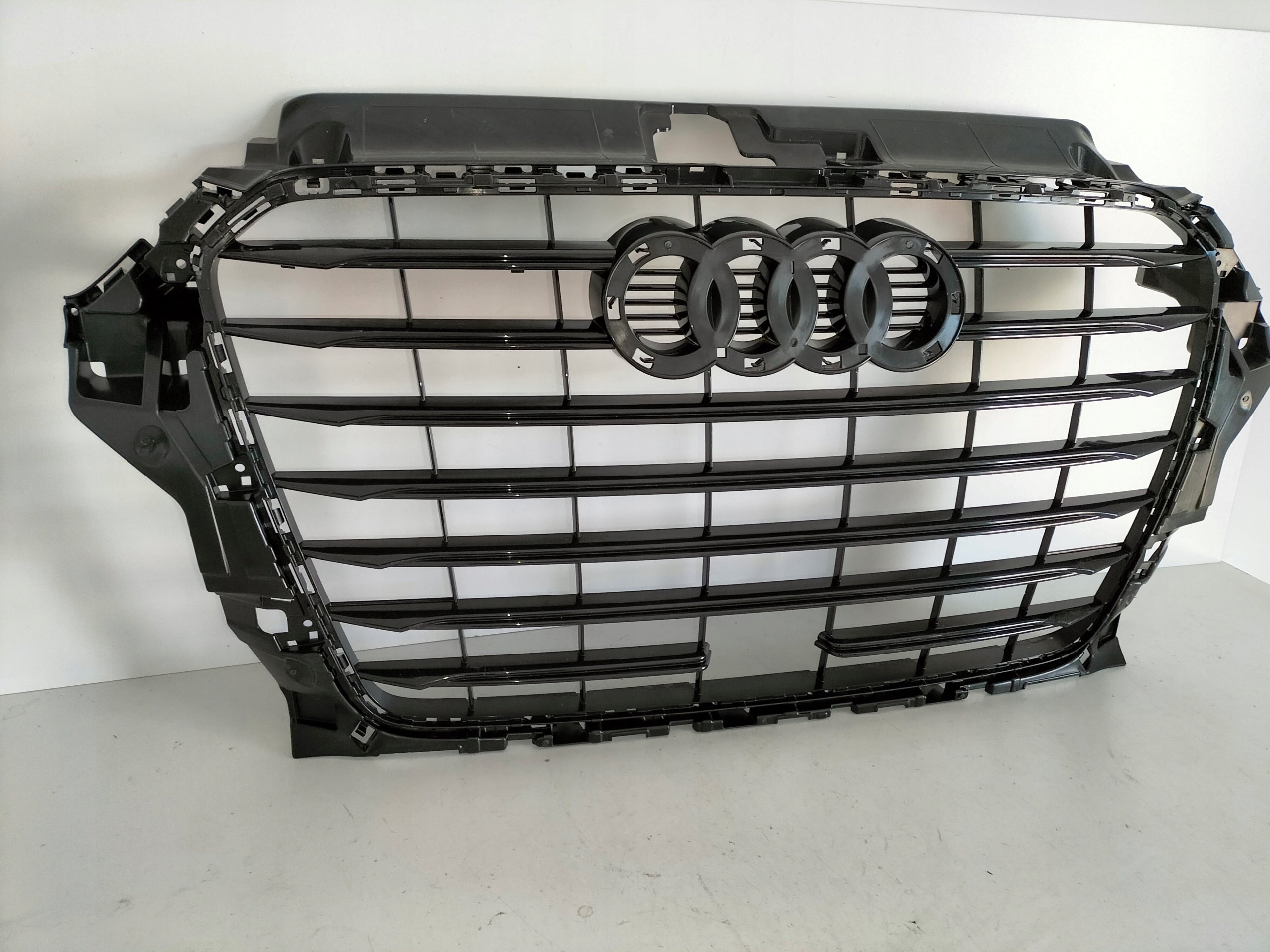 Kühlergrill Audi A3 S3 FRONTGRILL 8V5853651C Kühlergitter