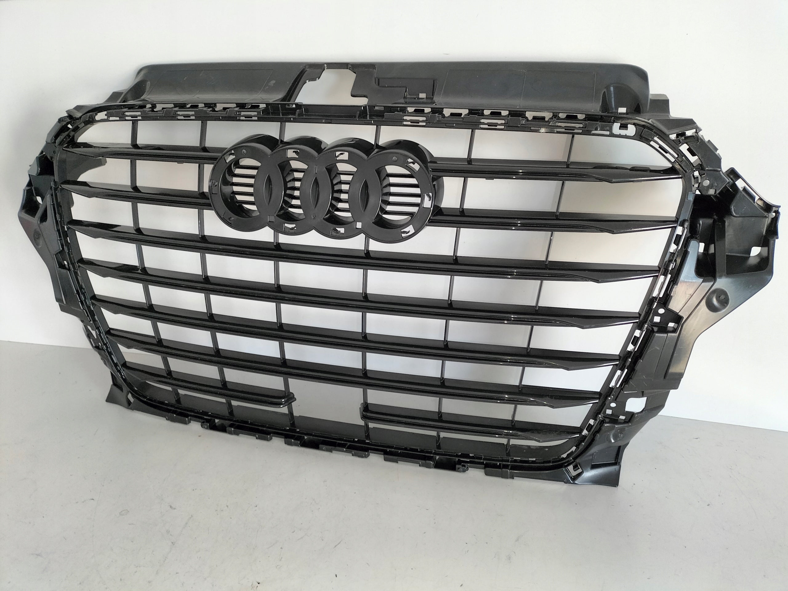 Kühlergrill Audi A3 S3 FRONTGRILL 8V5853651C Kühlergitter