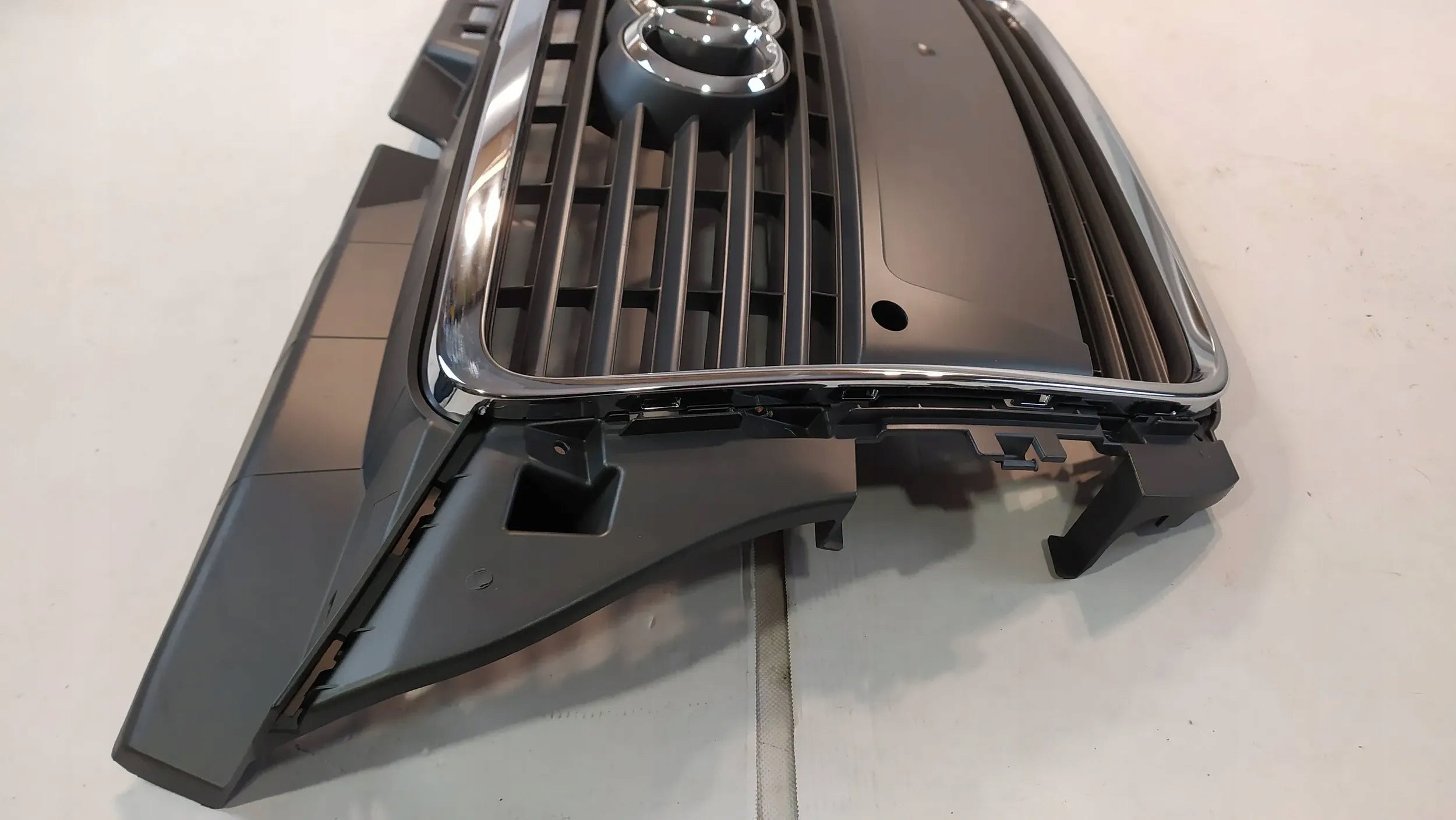 Kühlergrill Audi A3 S3 FRONTGRILL 8P0853651M8 Kühlergitter