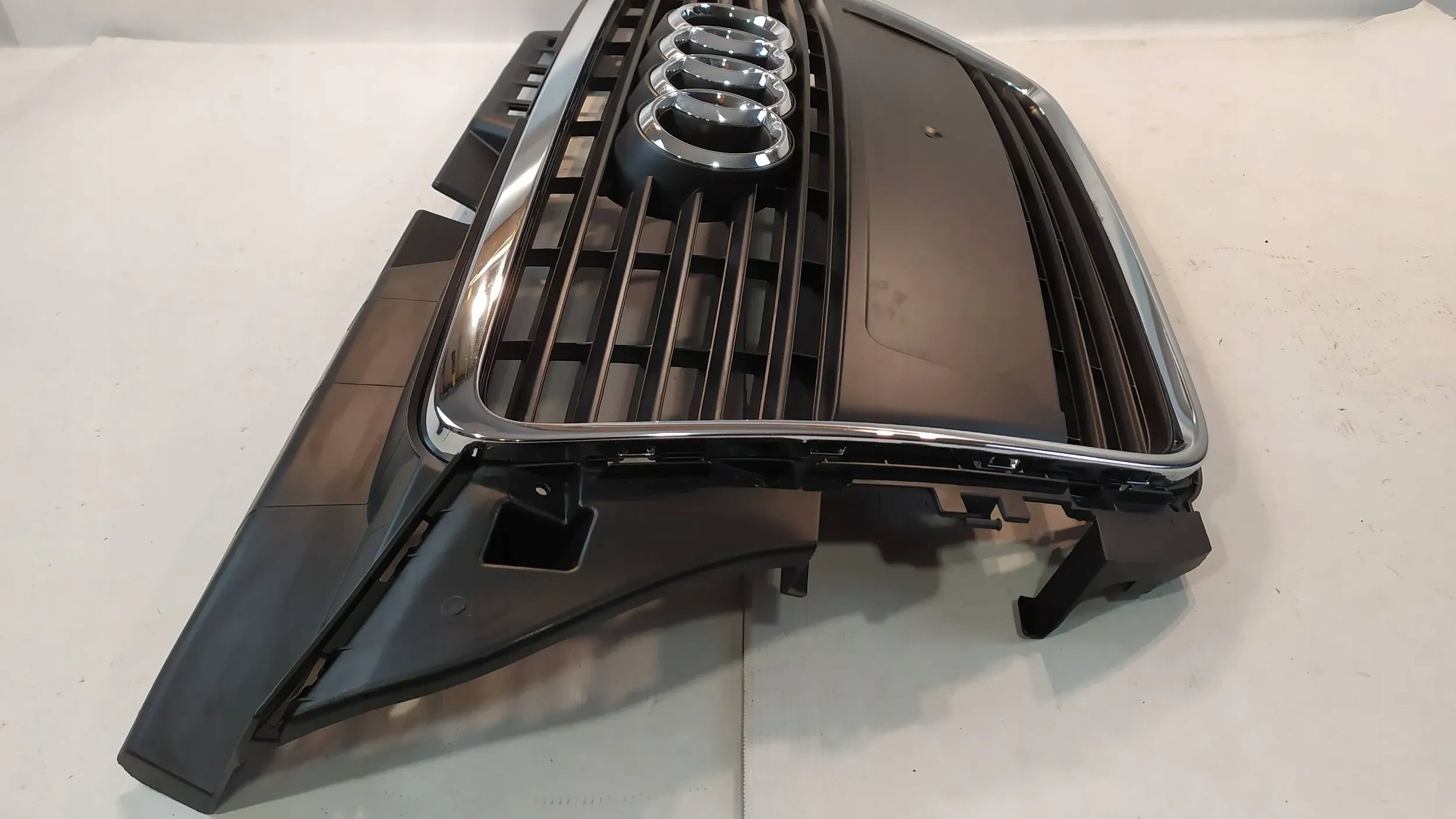 Kühlergrill Audi A3 S3 FRONTGRILL 8P0853651M8 Kühlergitter