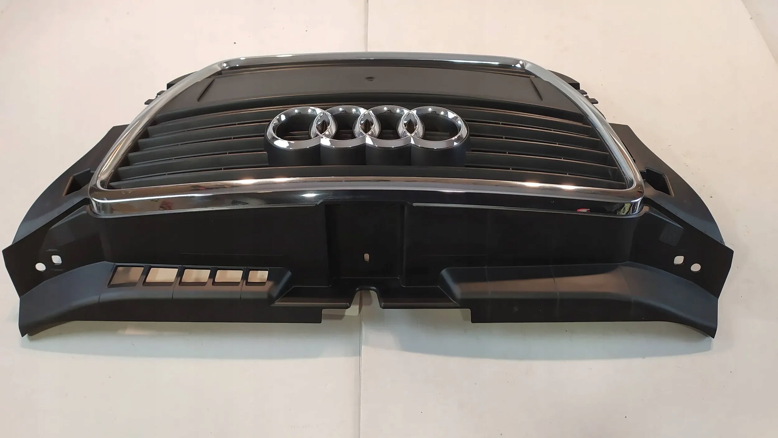 Kühlergrill Audi A3 S3 FRONTGRILL 8P0853651M8 Kühlergitter