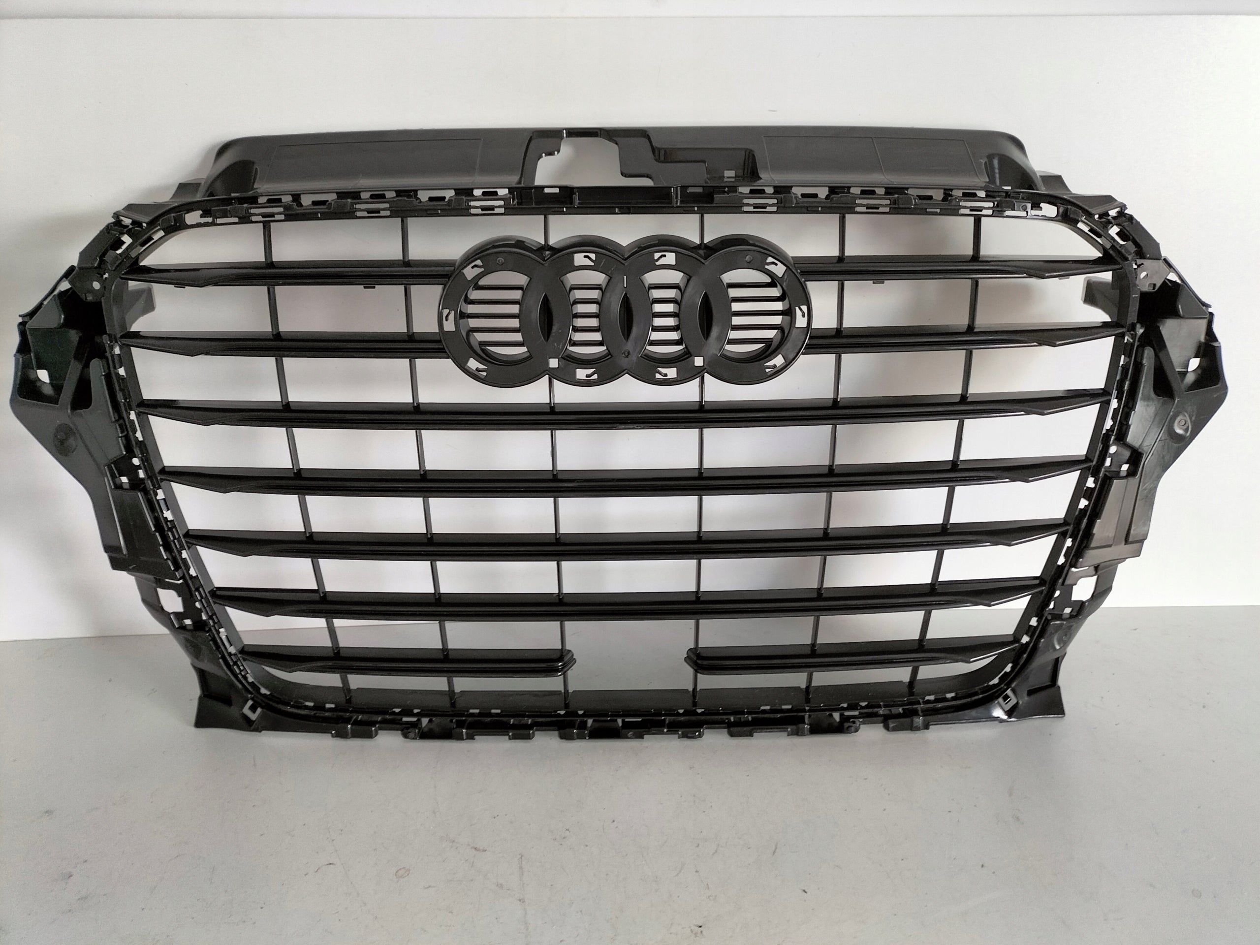  Kühlergrill Audi A3 S3 FRONTGRILL 8V5853651C Kühlergitter product image