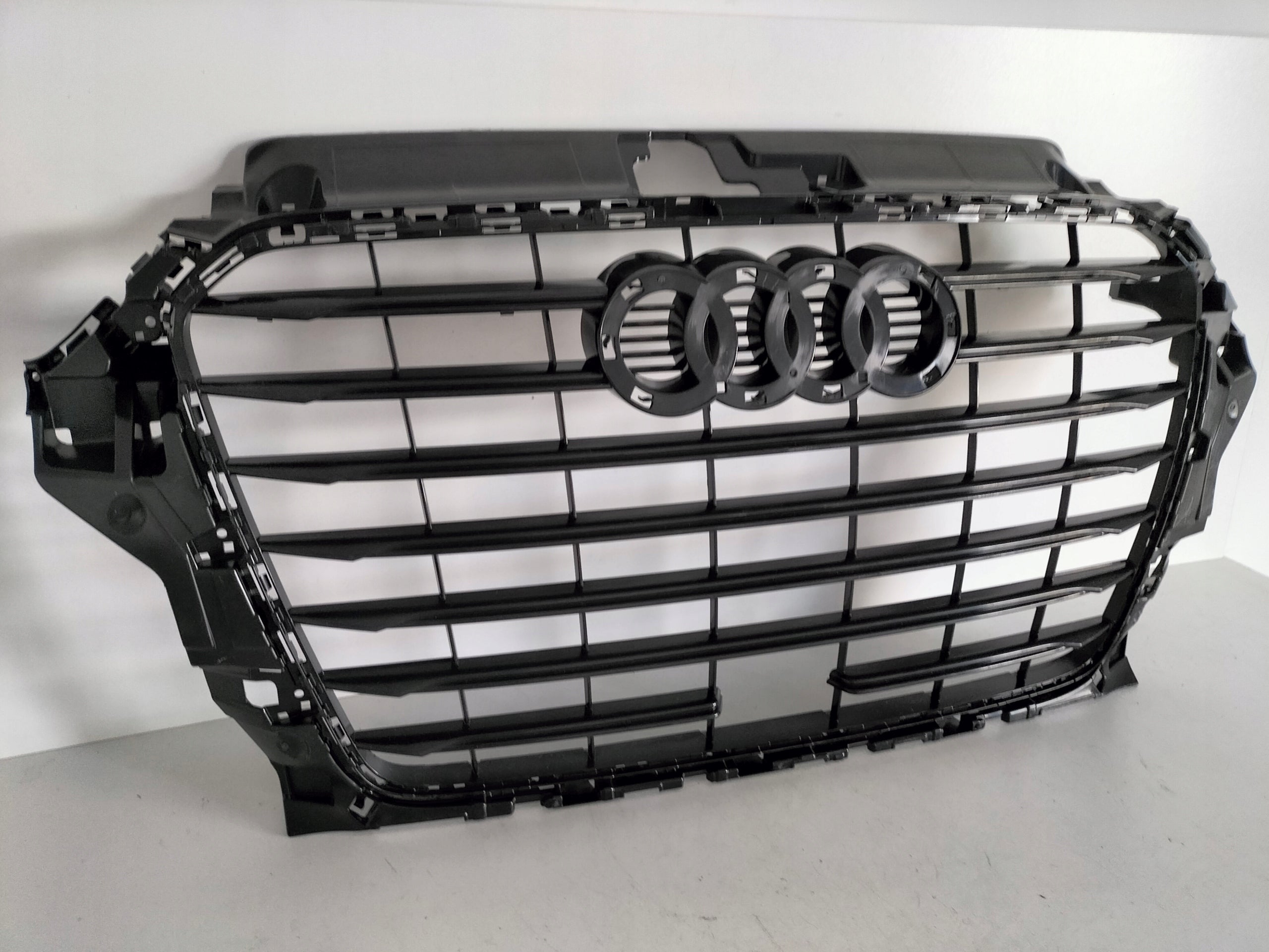 Kühlergrill Audi A3 S3 FRONTGRILL 8V5853651C Kühlergitter