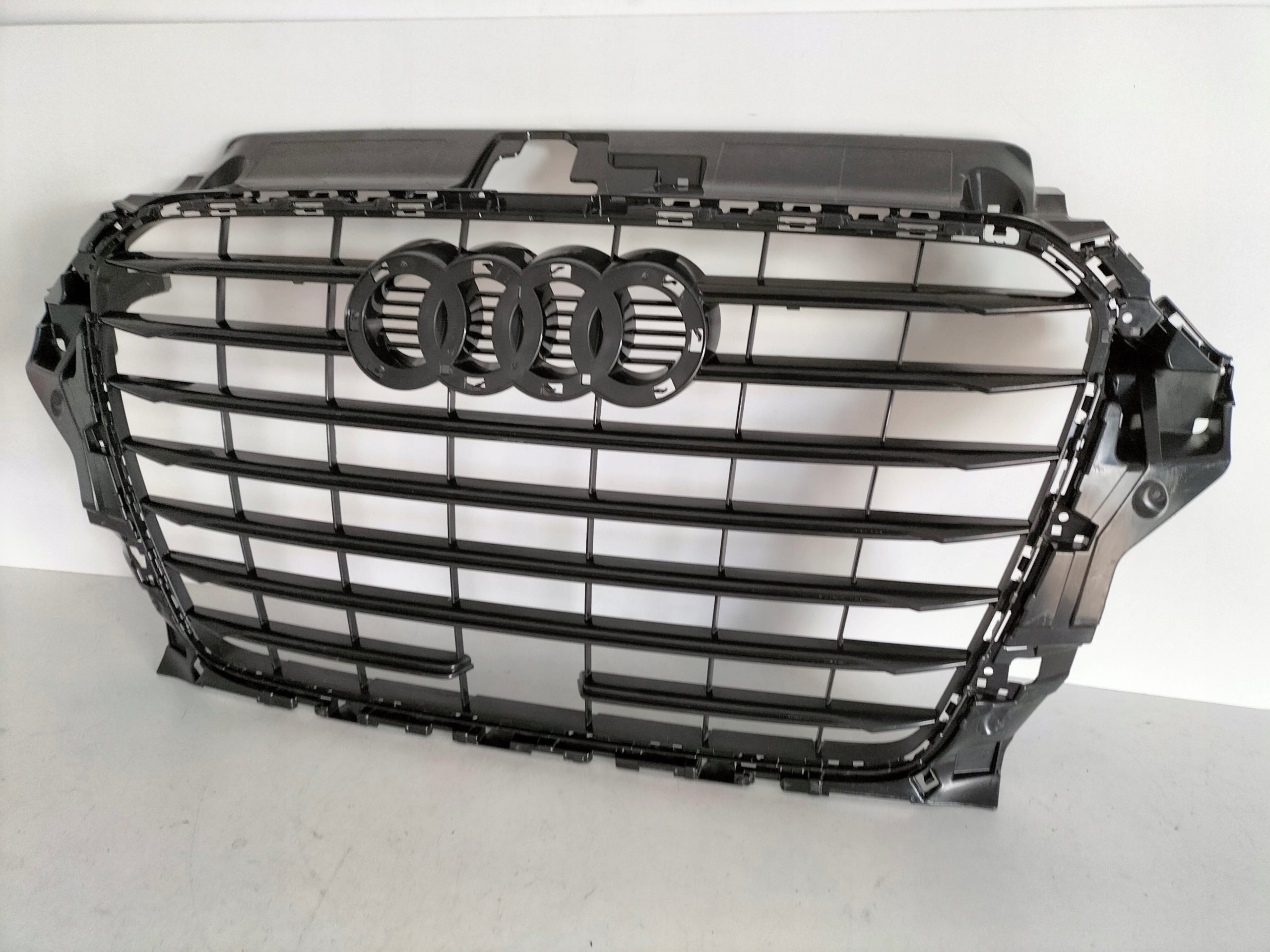 Kühlergrill Audi A3 S3 FRONTGRILL 8V5853651C Kühlergitter