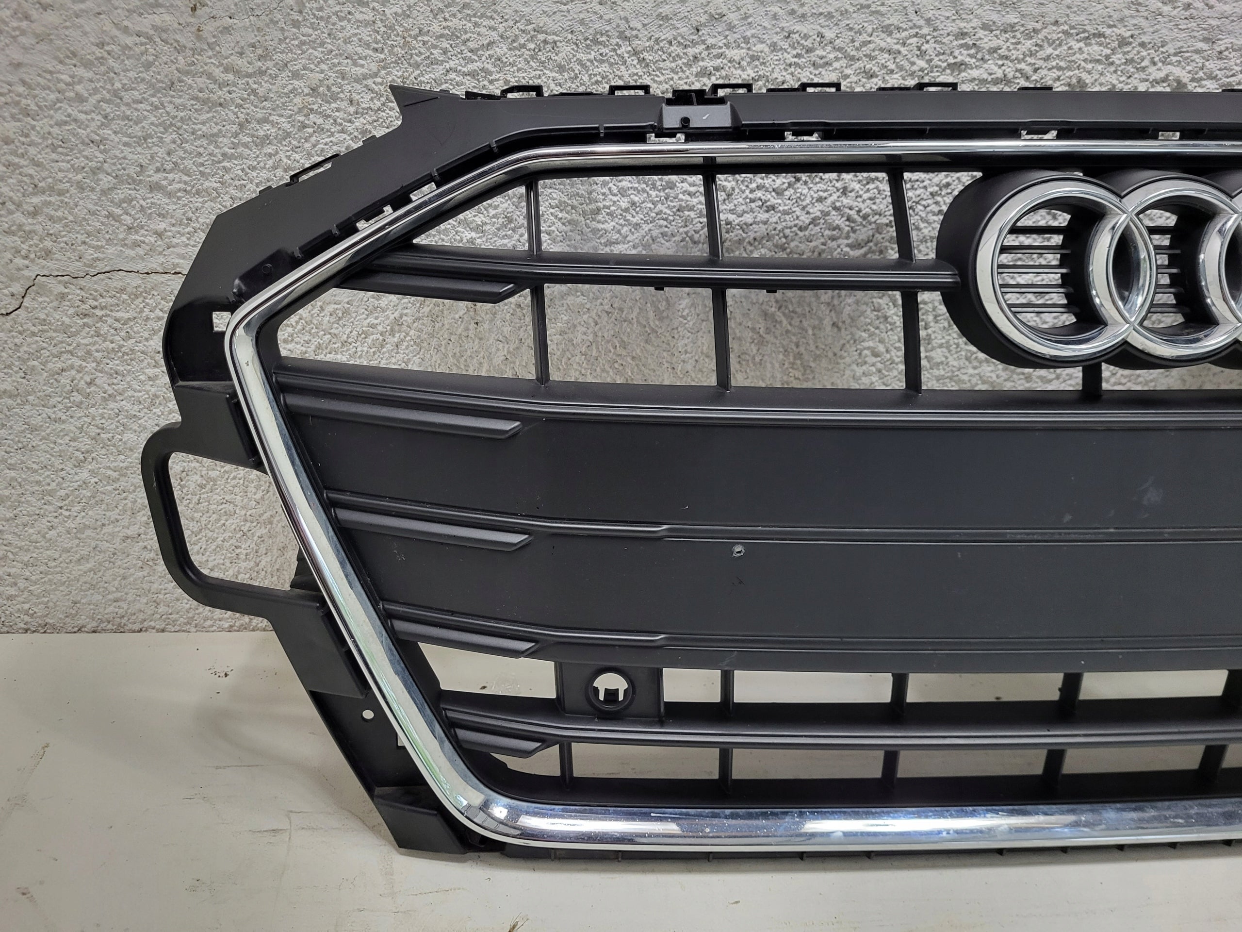 Kühlergrill Audi A4 B9 FRONTGRILL 8W0853651DB Kühlergitter