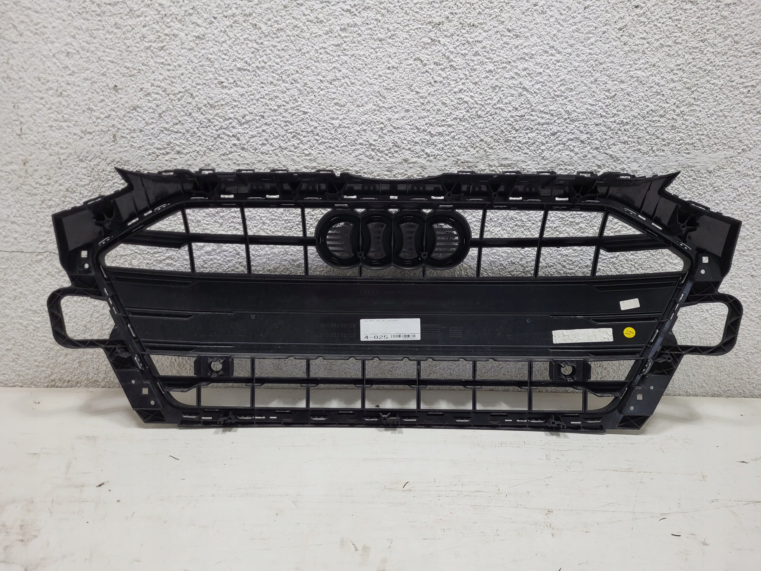 Kühlergrill Audi A4 B9 FRONTGRILL 8W0853651DB Kühlergitter