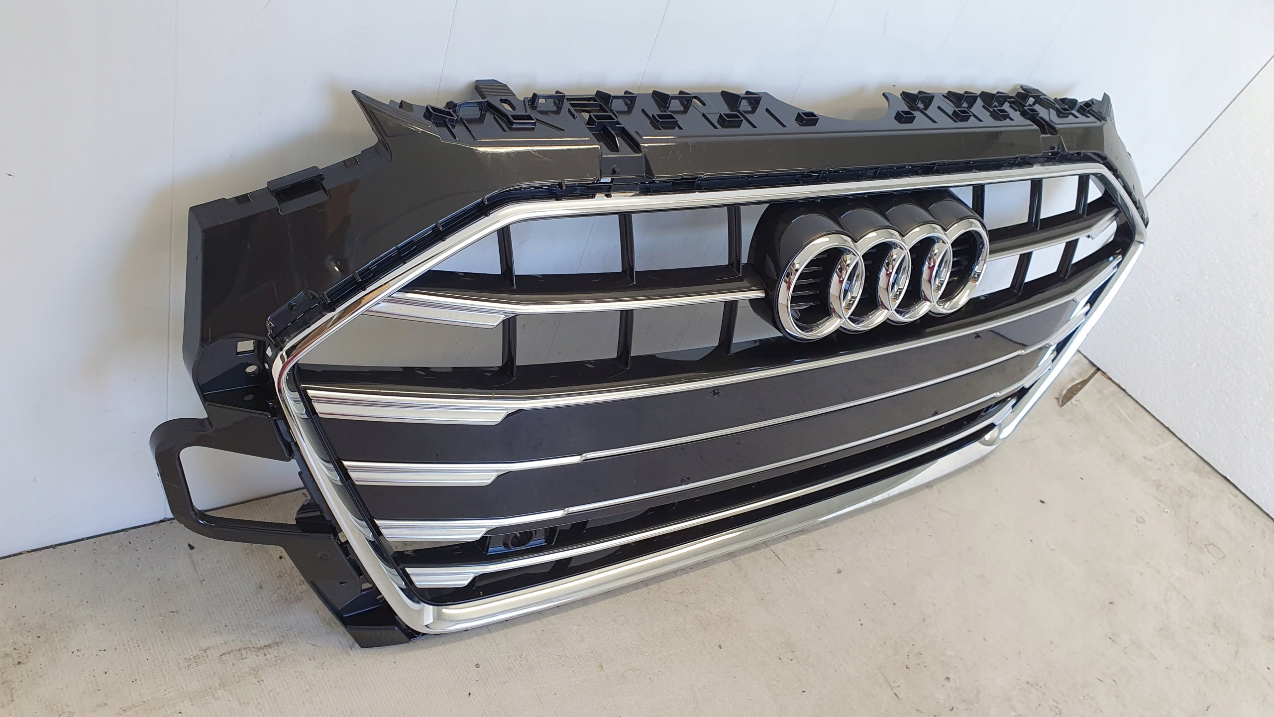 Kühlergrill Audi A4 B9 FRONTGRILL 8W0853651DF Kühlergitter