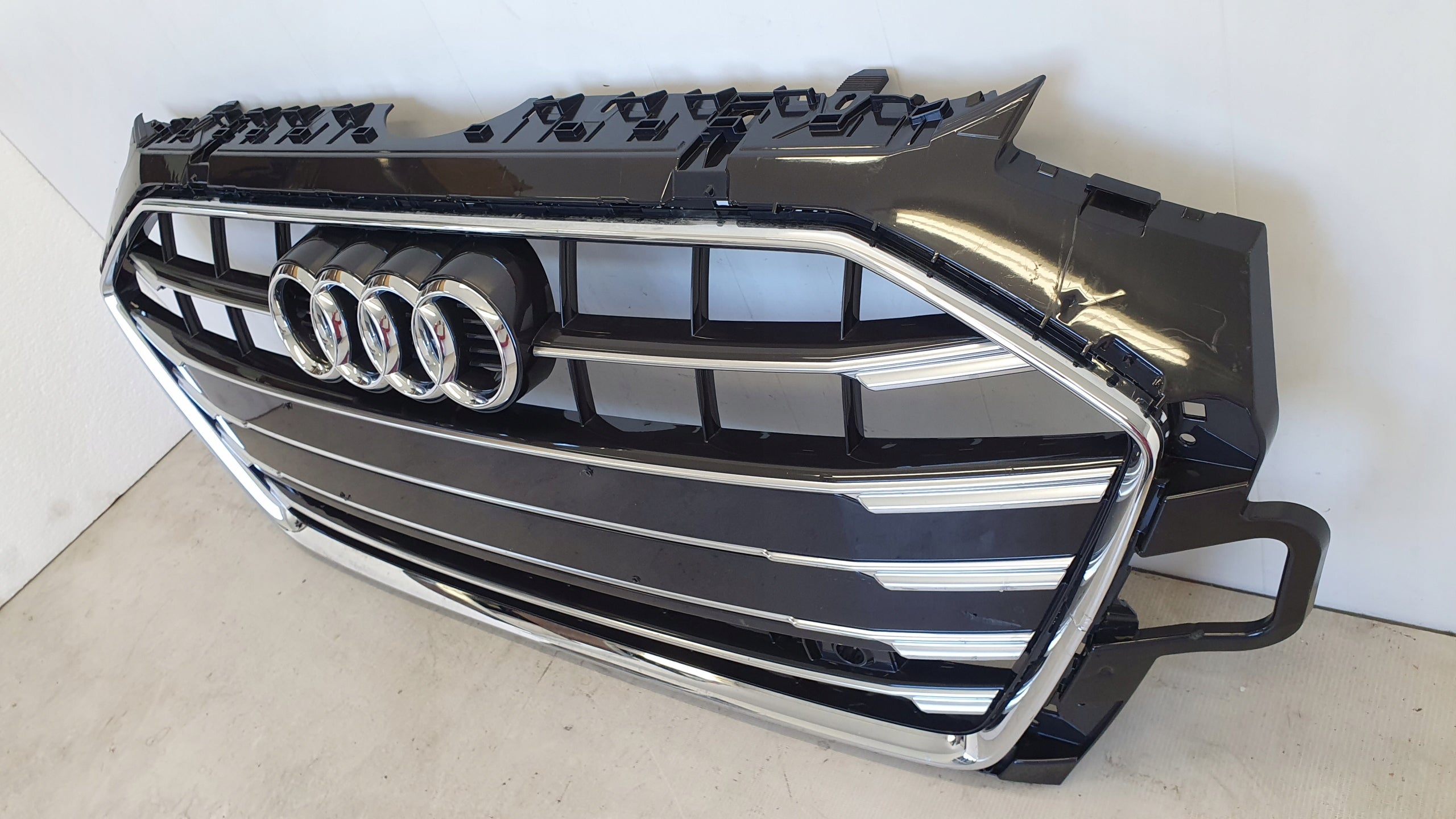 Kühlergrill Audi A4 B9 FRONTGRILL 8W0853651DF Kühlergitter