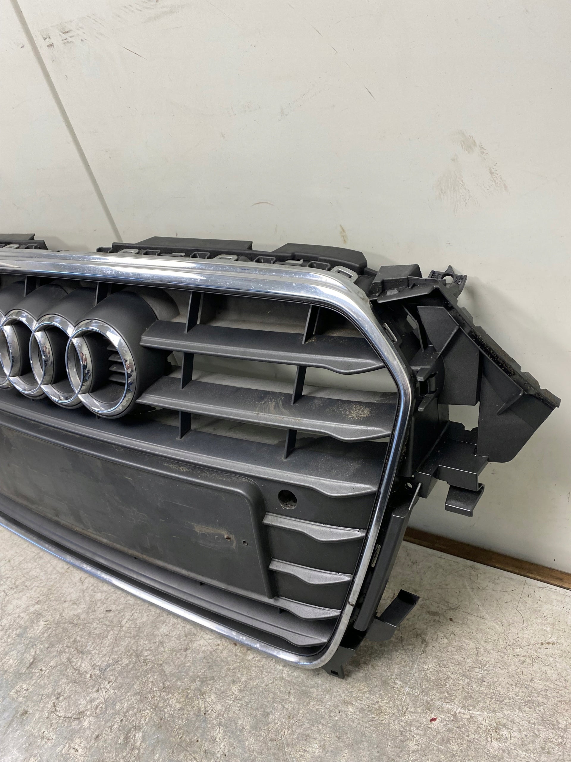 Kühlergrill Audi A4 B8 FRONTGRILL 8K0853651E Kühlergitter