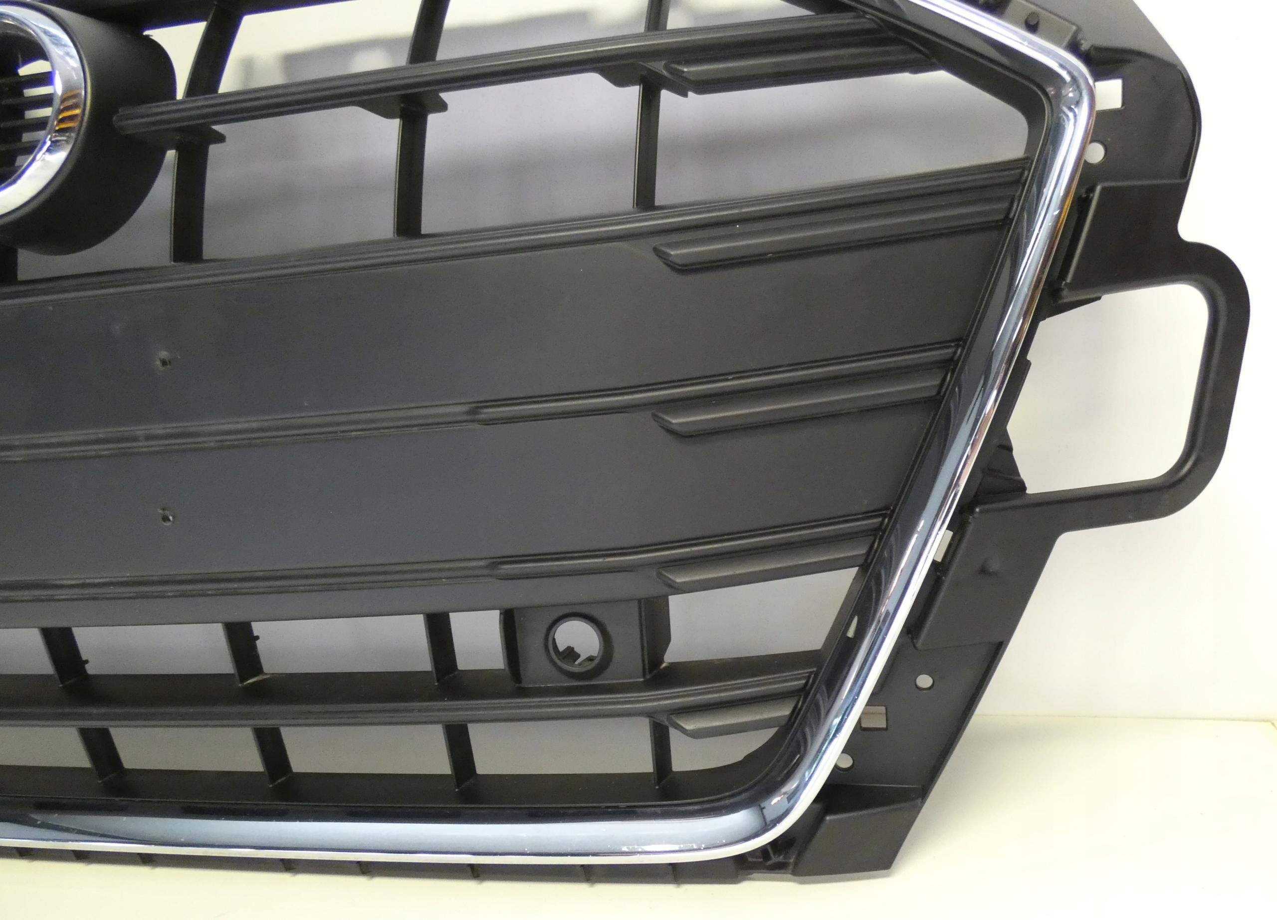 Kühlergrill Audi A4 B9 FRONTGRILL 8W0853651DB Kühlergitter