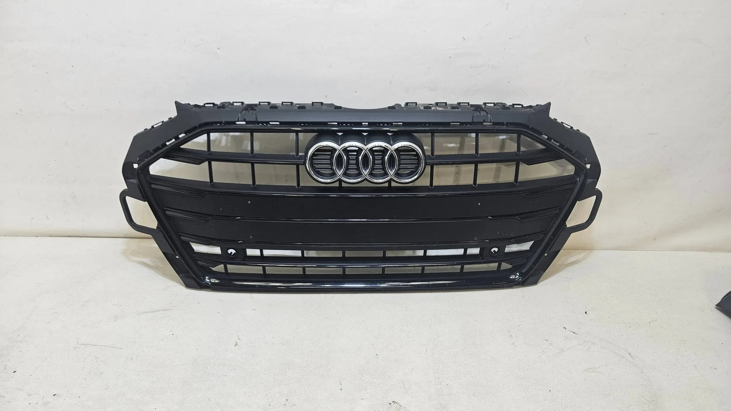 Kühlergrill Audi A4 B9 FRONTGRILL 8W0853651DF Kühlergitter