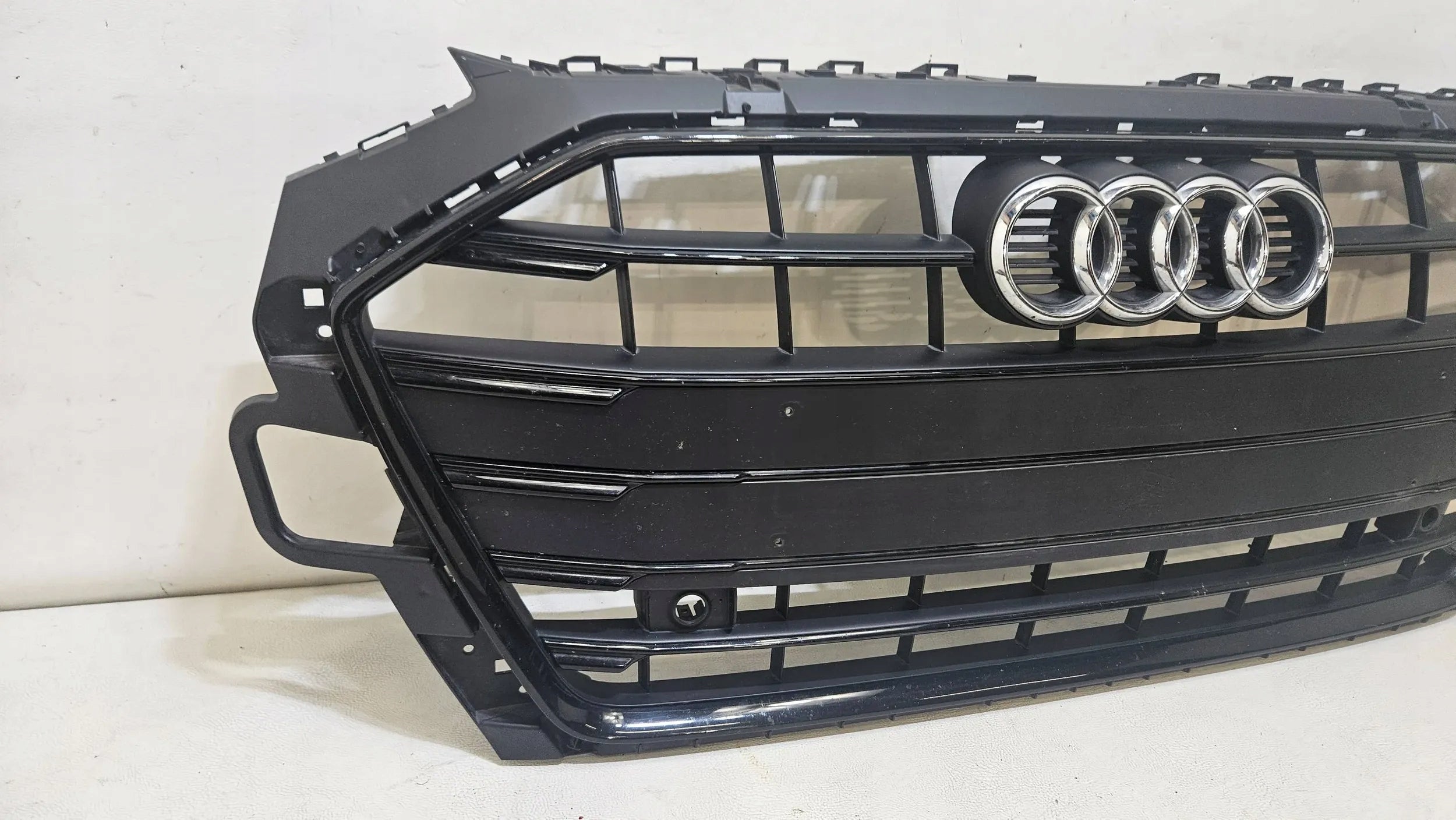 Kühlergrill Audi A4 B9 FRONTGRILL 8W0853651DF Kühlergitter