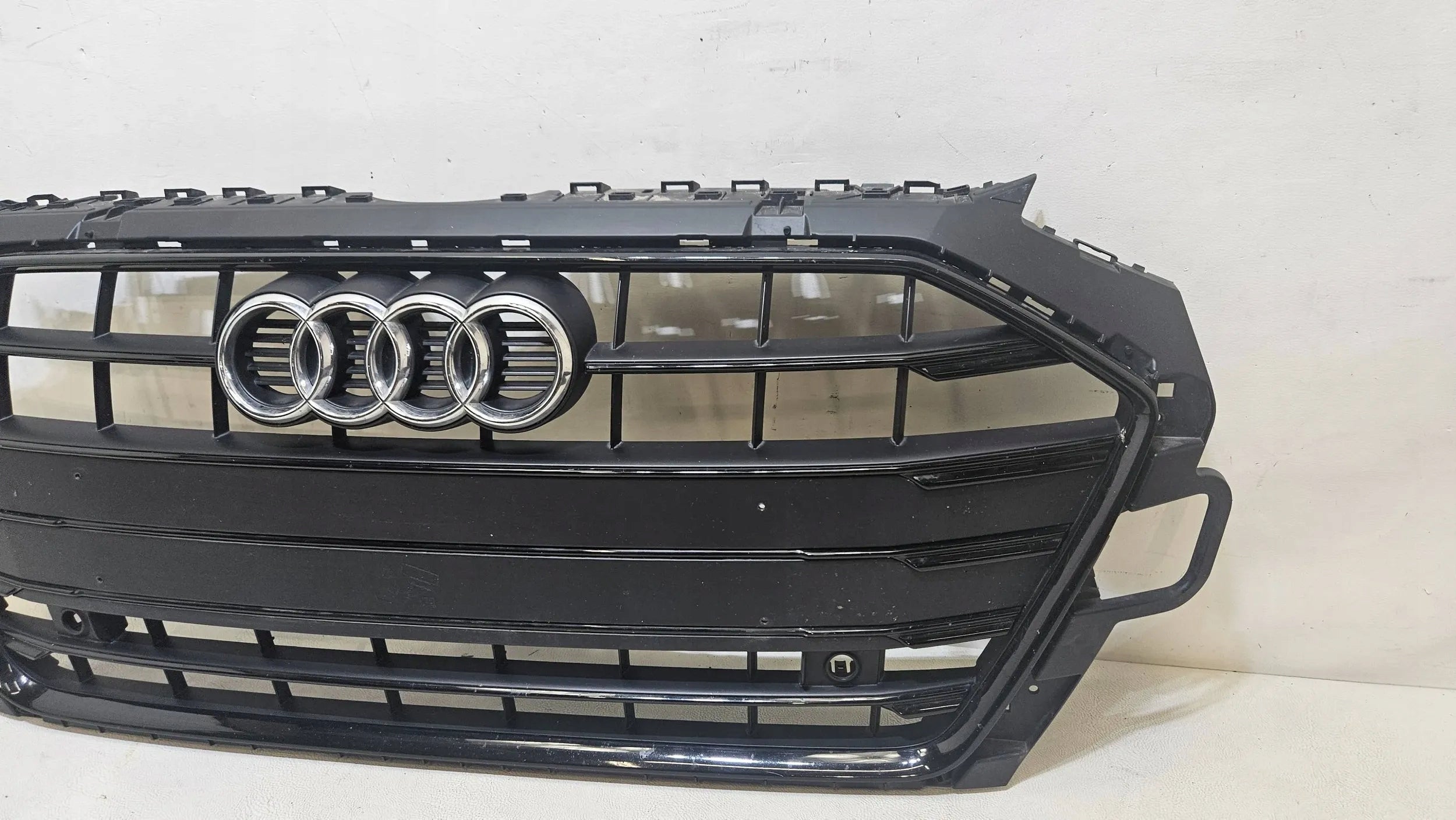 Kühlergrill Audi A4 B9 FRONTGRILL 8W0853651DF Kühlergitter