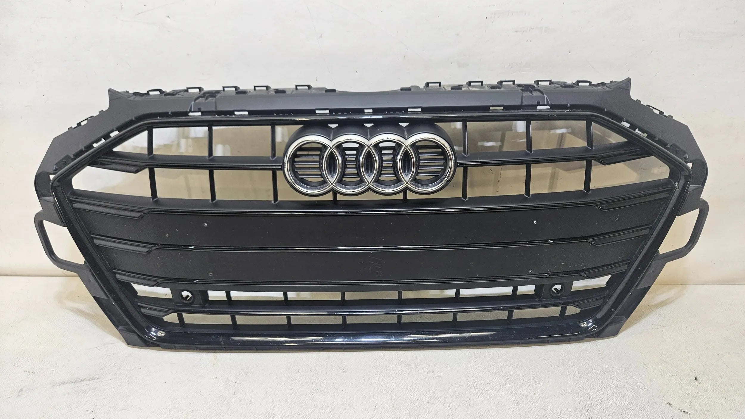 Kühlergrill Audi A4 B9 FRONTGRILL 8W0853651DF Kühlergitter