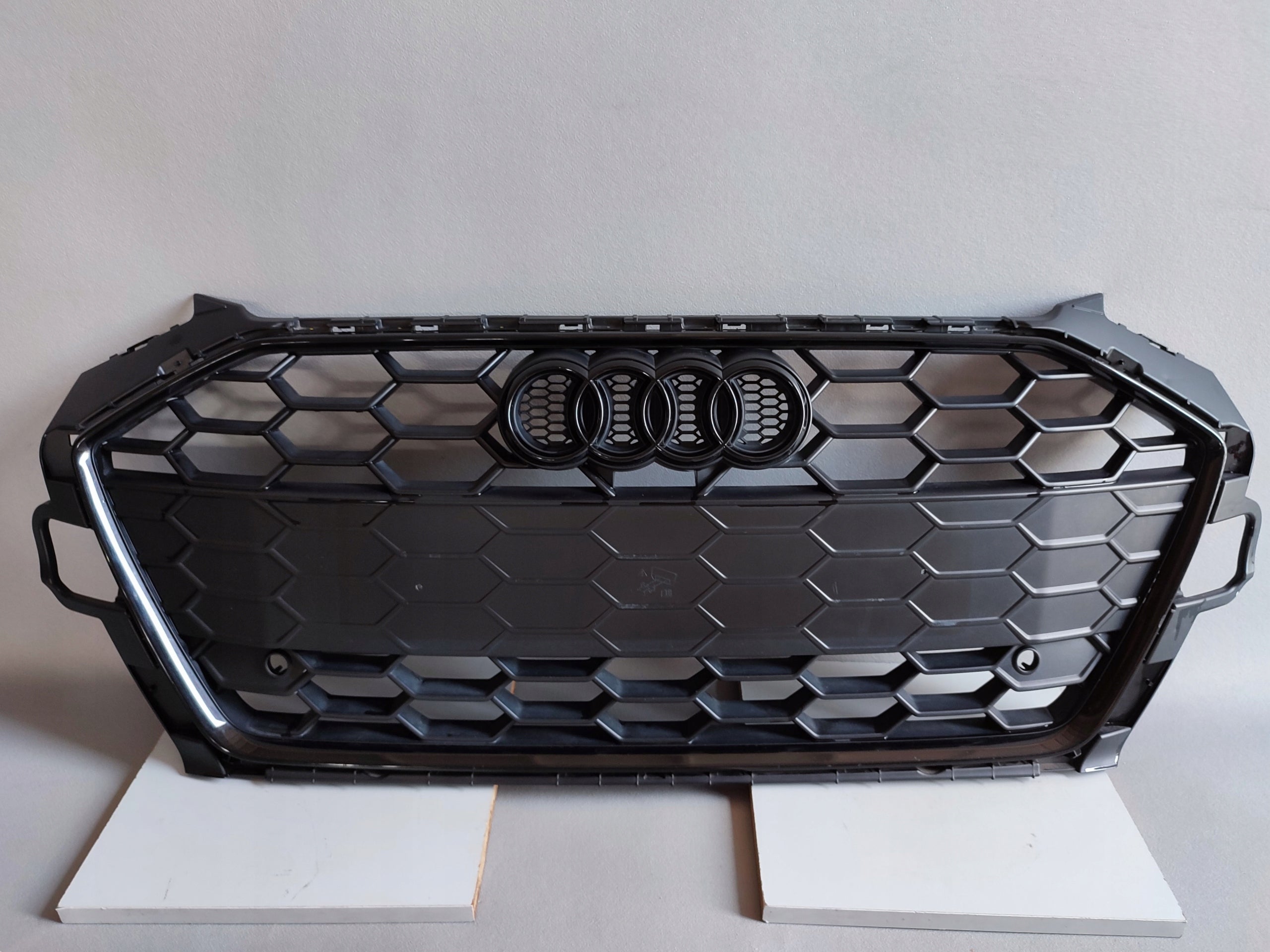  Kühlergrill Audi A4 B9 8W0 FRONTGRILL 8W0853651DT Kühlergitter product image