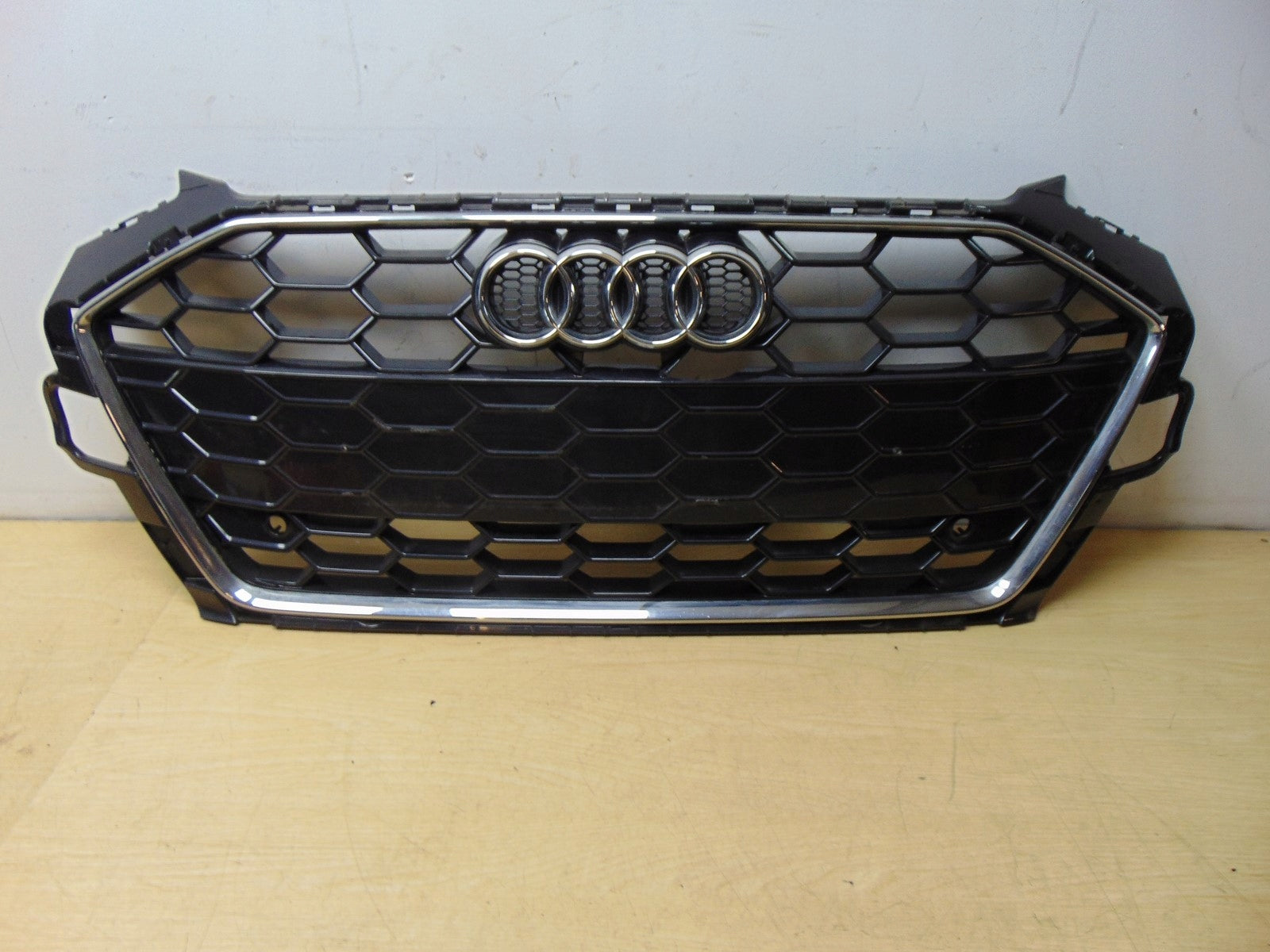 Kühlergrill Audi A4 B9 FRONTGRILL 8W0853651EB Kühlergitter