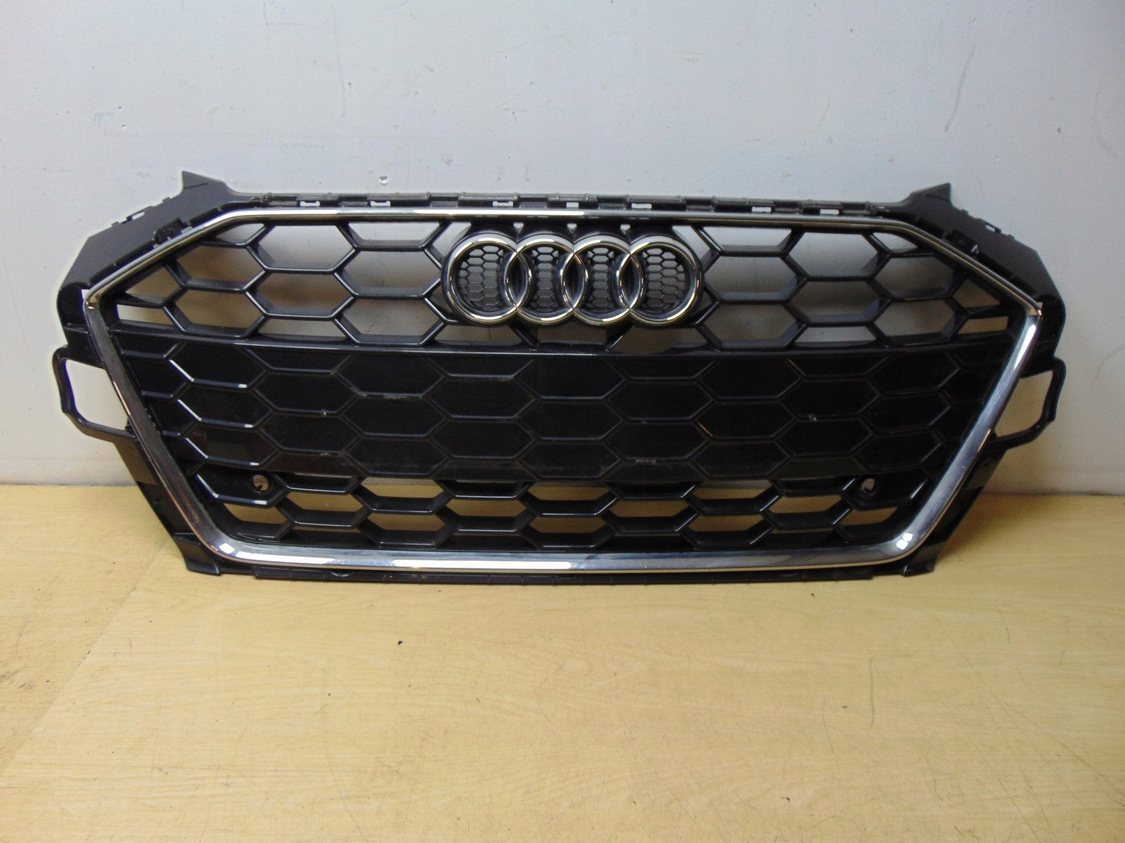 Kühlergrill Audi A4 B9 FRONTGRILL 8W0853651EB Kühlergitter