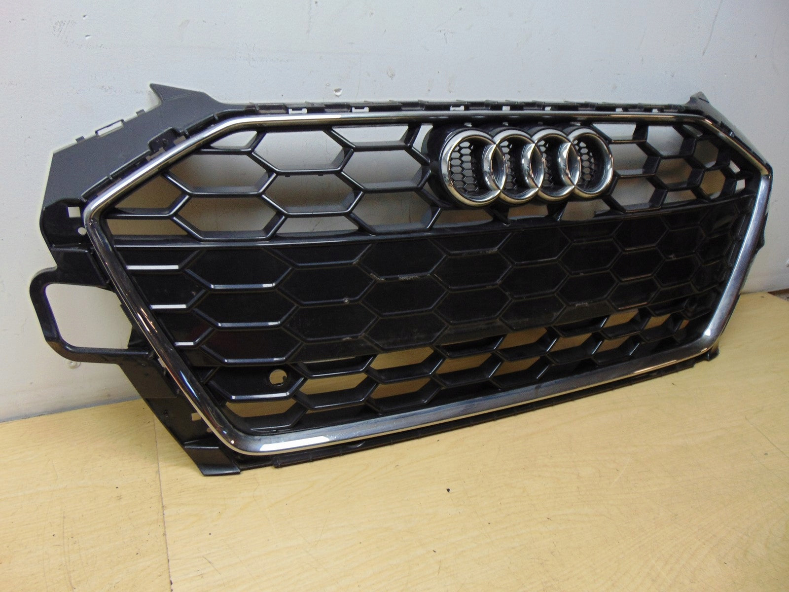 Kühlergrill Audi A4 B9 FRONTGRILL 8W0853651EB Kühlergitter