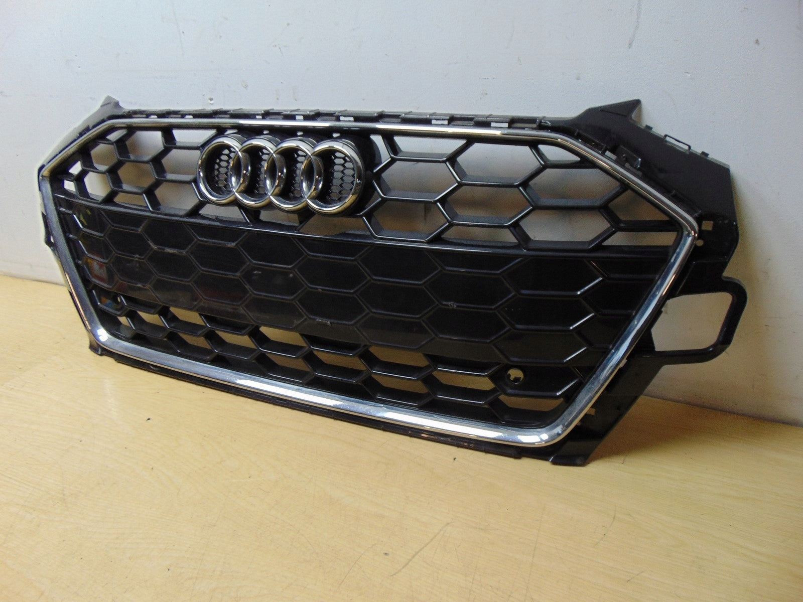 Kühlergrill Audi A4 B9 FRONTGRILL 8W0853651EB Kühlergitter